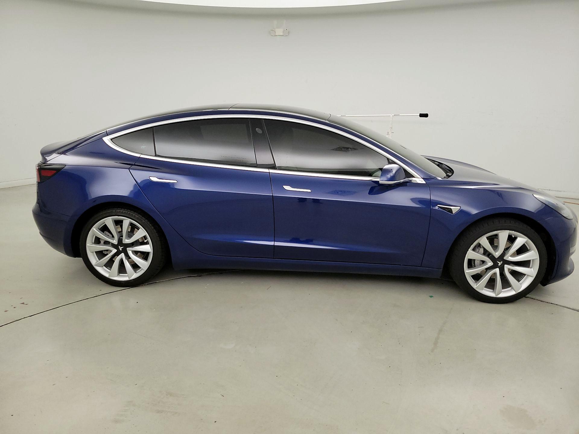 Thumbnail: 2019 Tesla Model 3 - 4