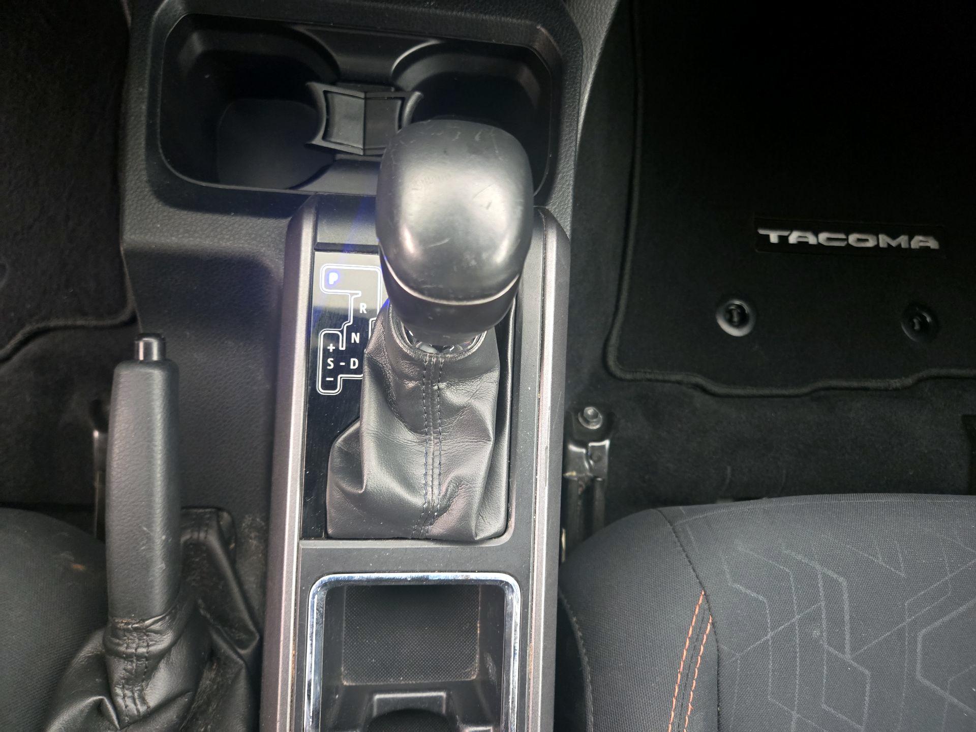 Thumbnail: 2019 Toyota Tacoma - 18