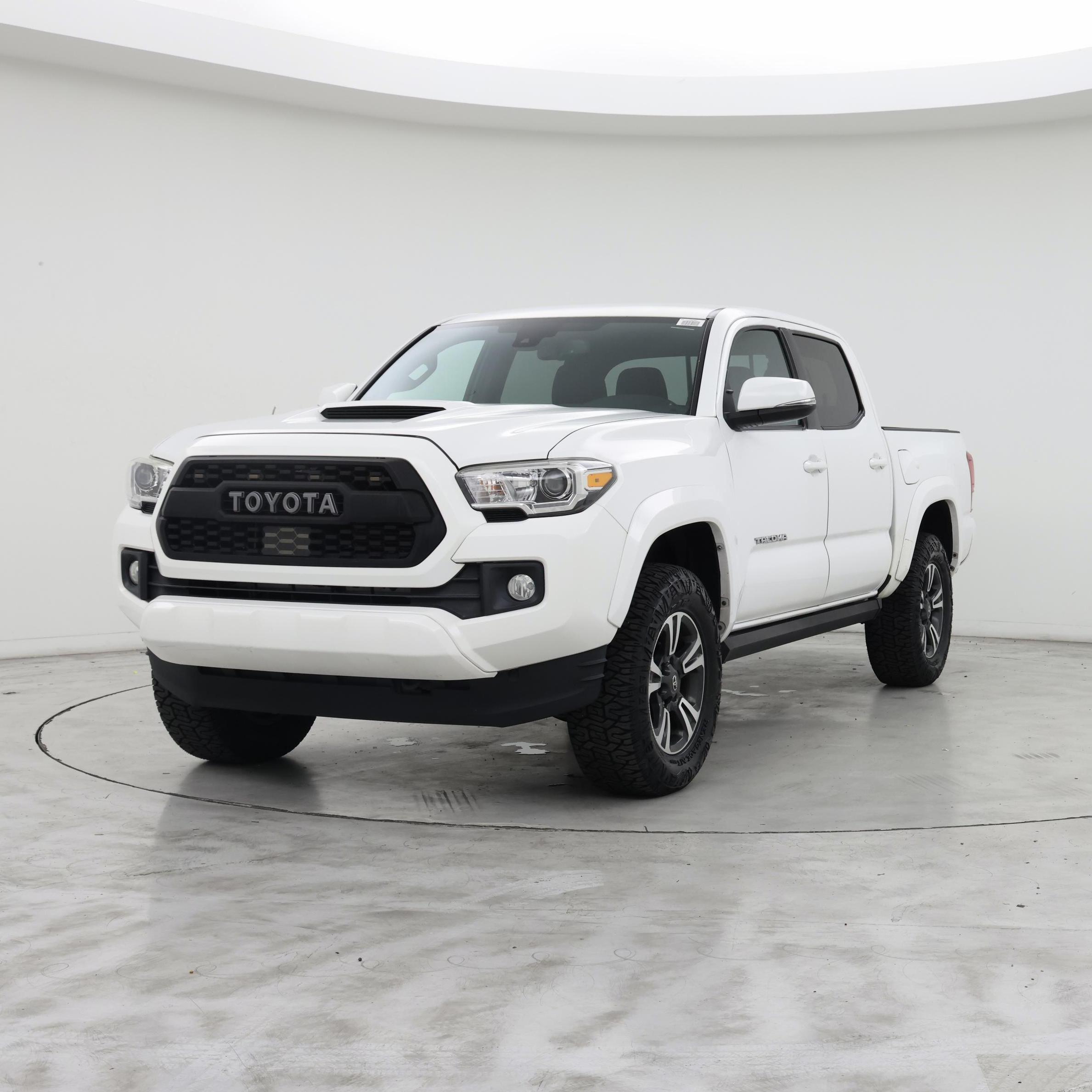 Thumbnail: 2019 Toyota Tacoma - 4