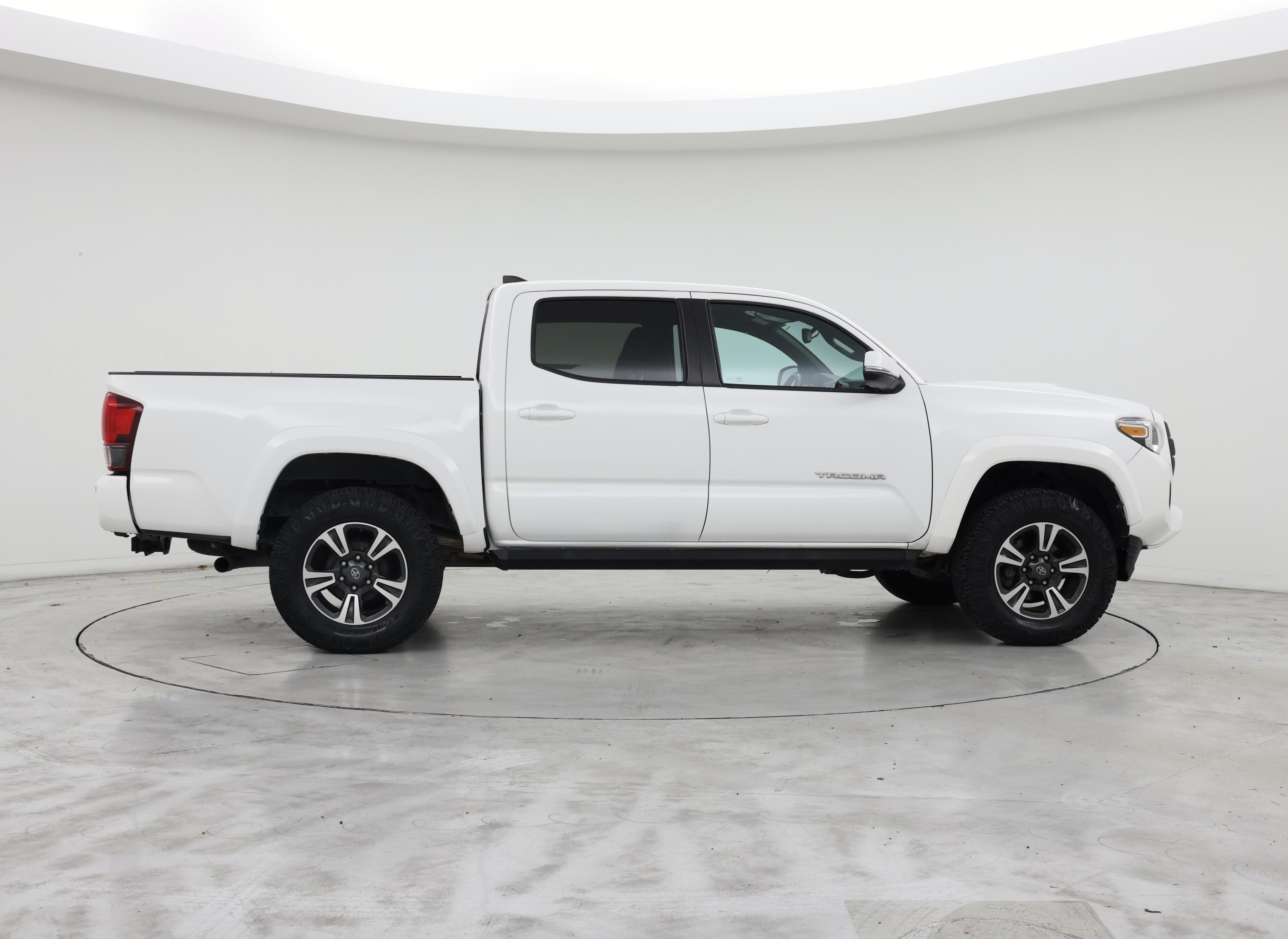 Thumbnail: 2019 Toyota Tacoma - 7