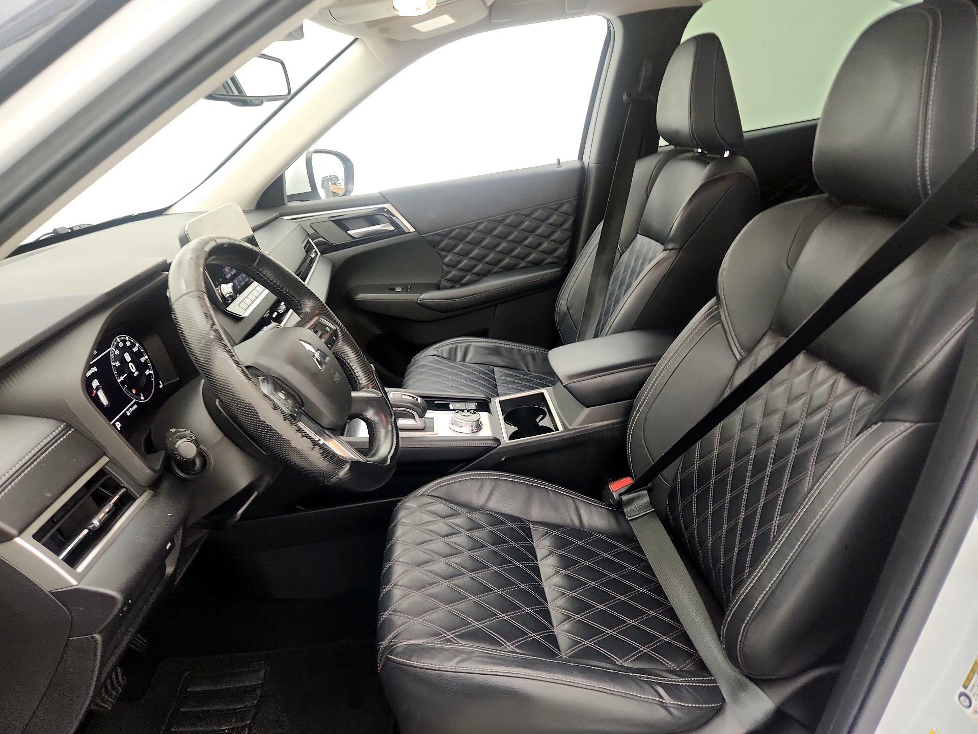 Thumbnail: 2022 Mitsubishi Outlander - 11