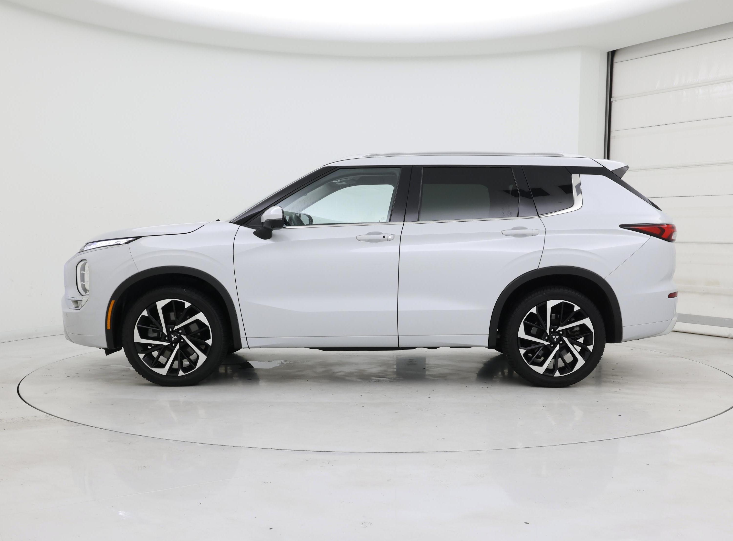 Thumbnail: 2022 Mitsubishi Outlander - 3