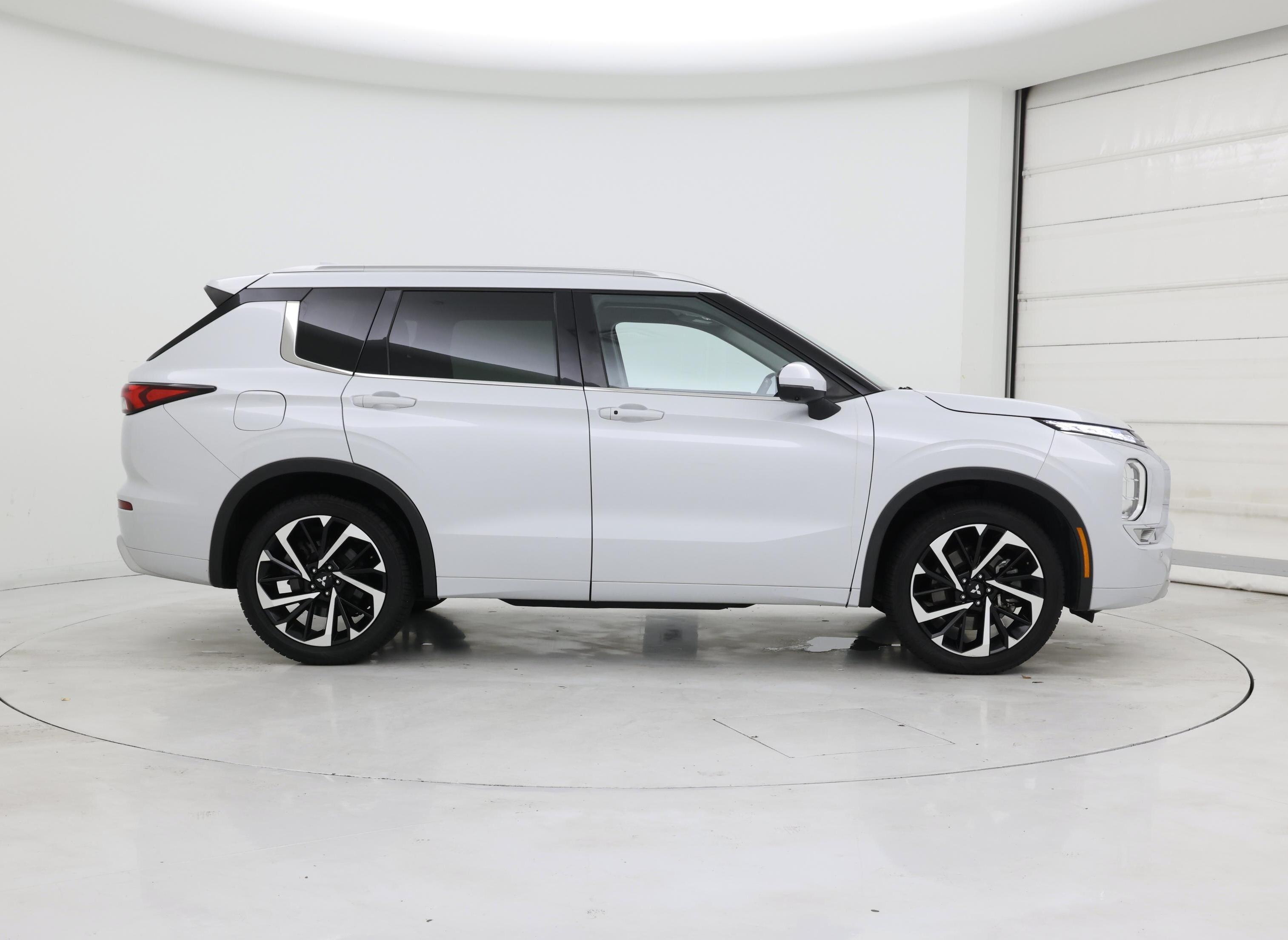 Thumbnail: 2022 Mitsubishi Outlander - 7
