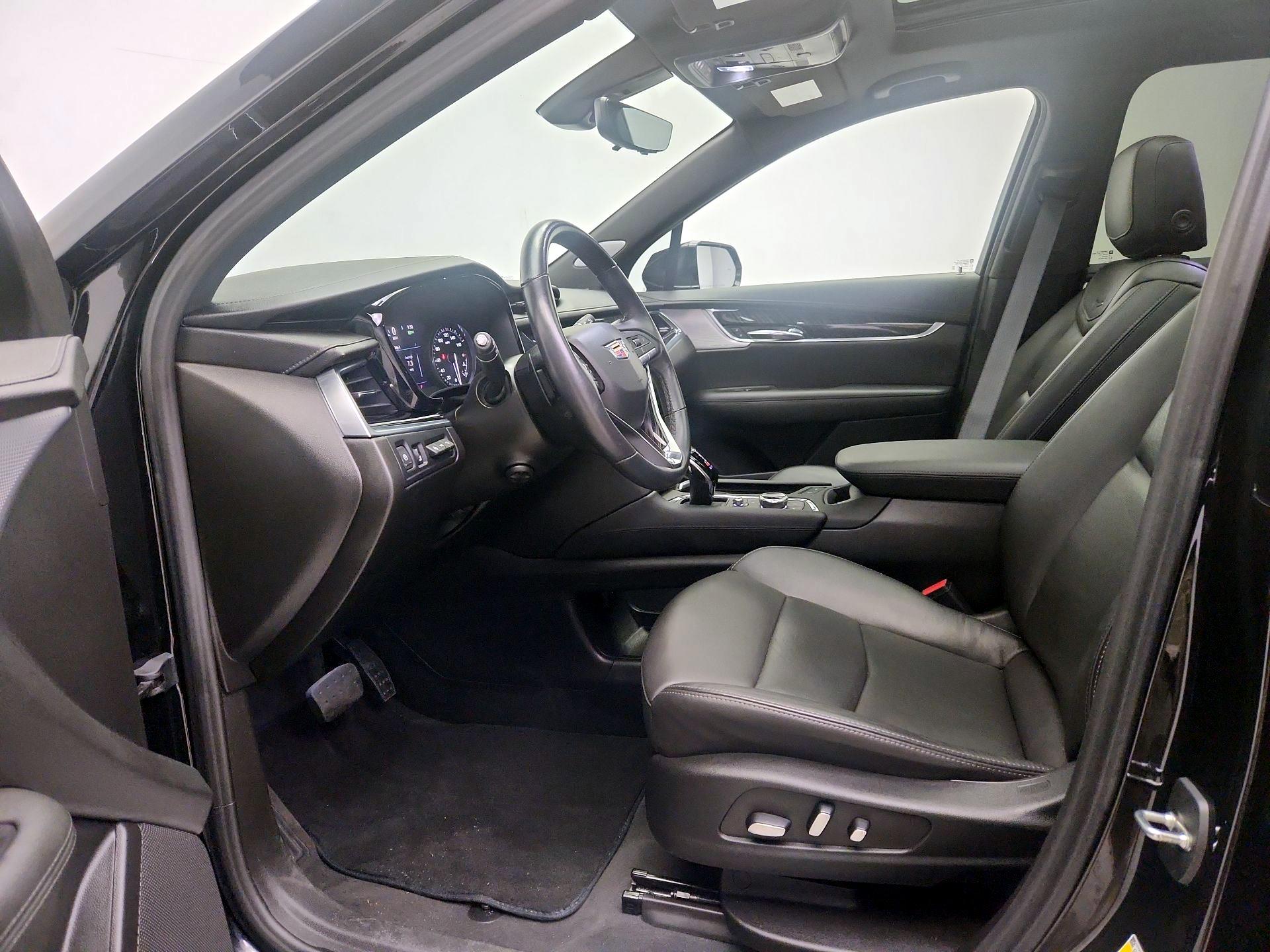 Thumbnail: 2023 Cadillac XT6 - 11