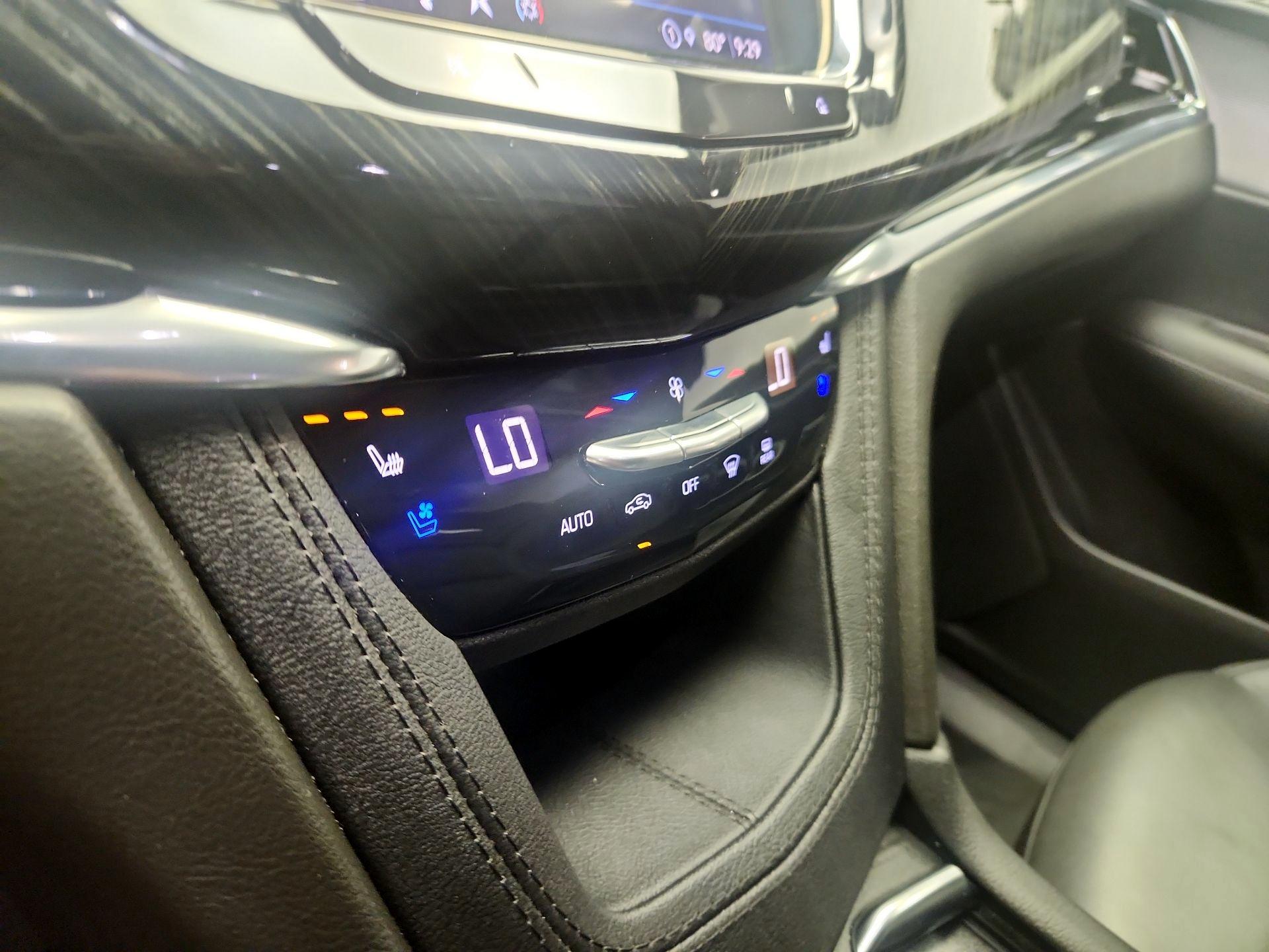 Thumbnail: 2023 Cadillac XT6 - 16