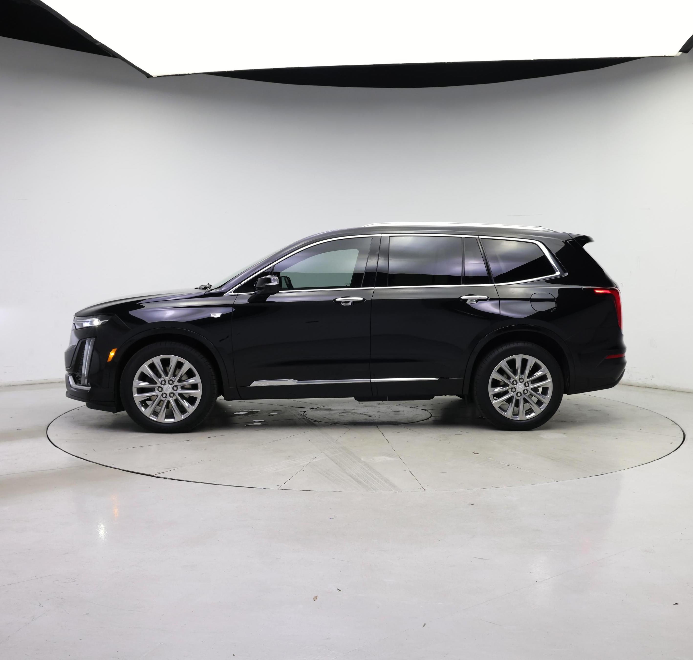 Thumbnail: 2023 Cadillac XT6 - 3