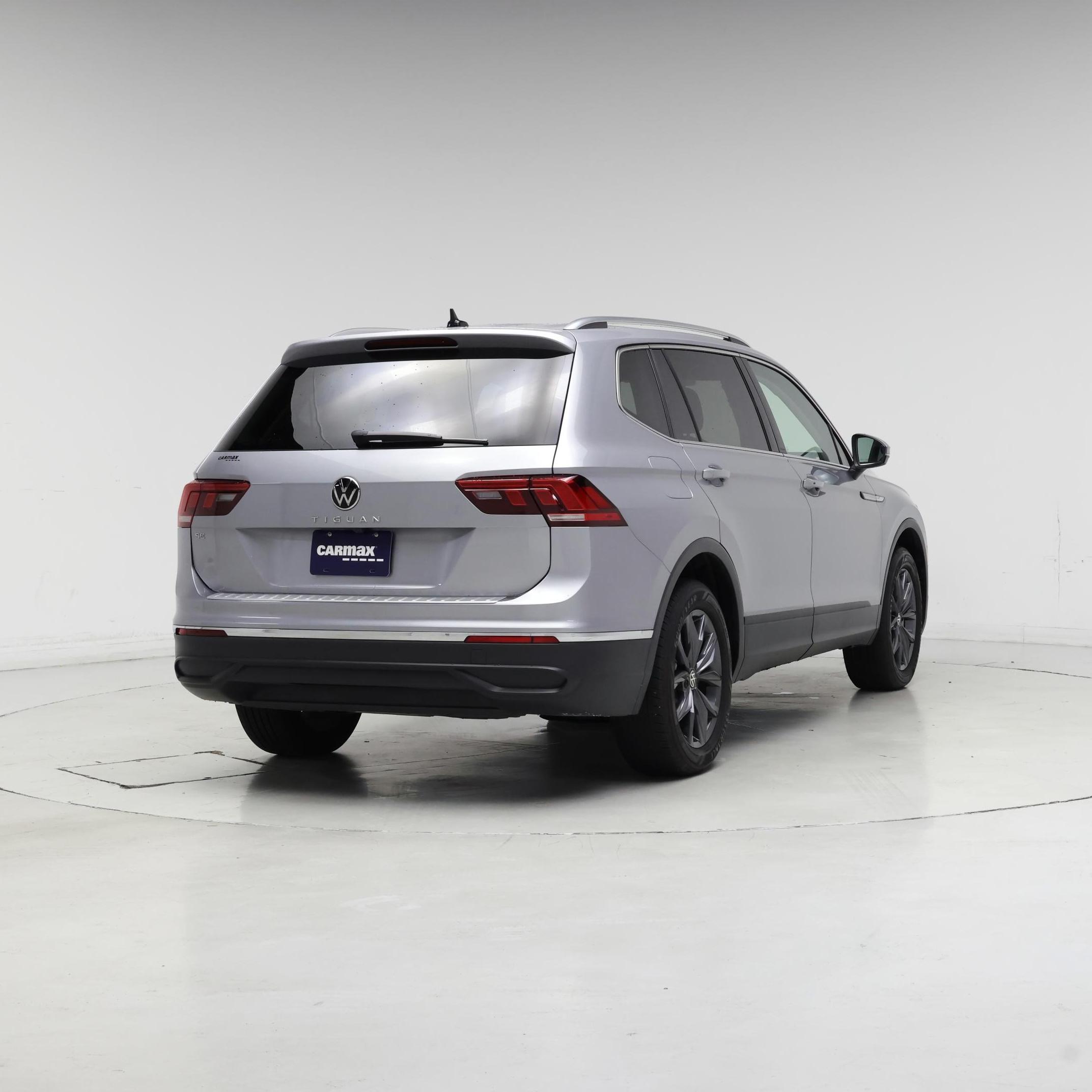 Thumbnail: 2022 Volkswagen Tiguan - 8