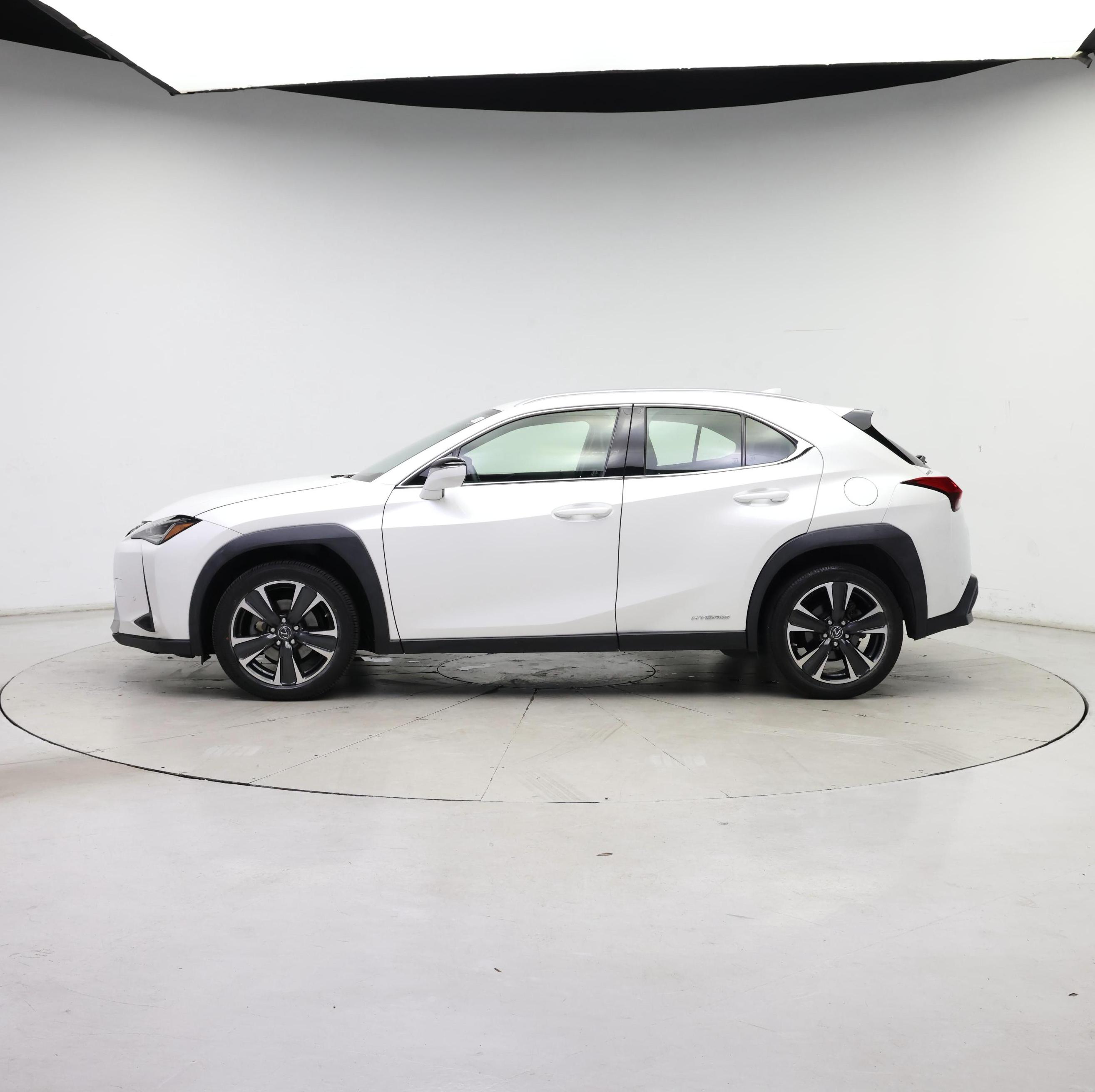 Thumbnail: 2020 Lexus UX - 3