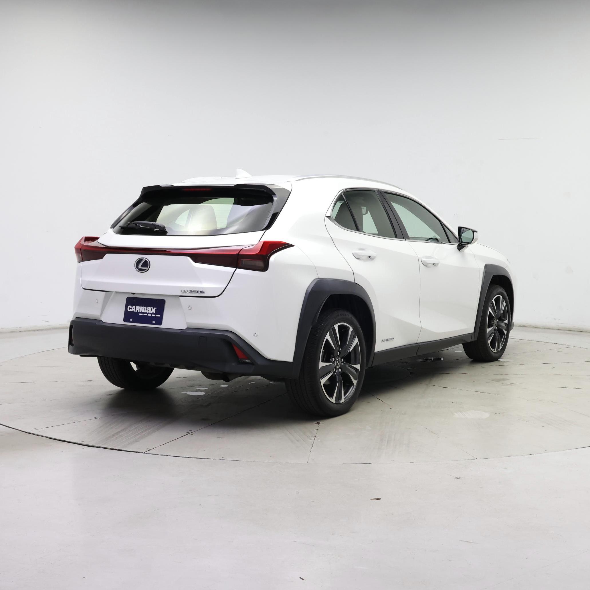 Thumbnail: 2020 Lexus UX - 8