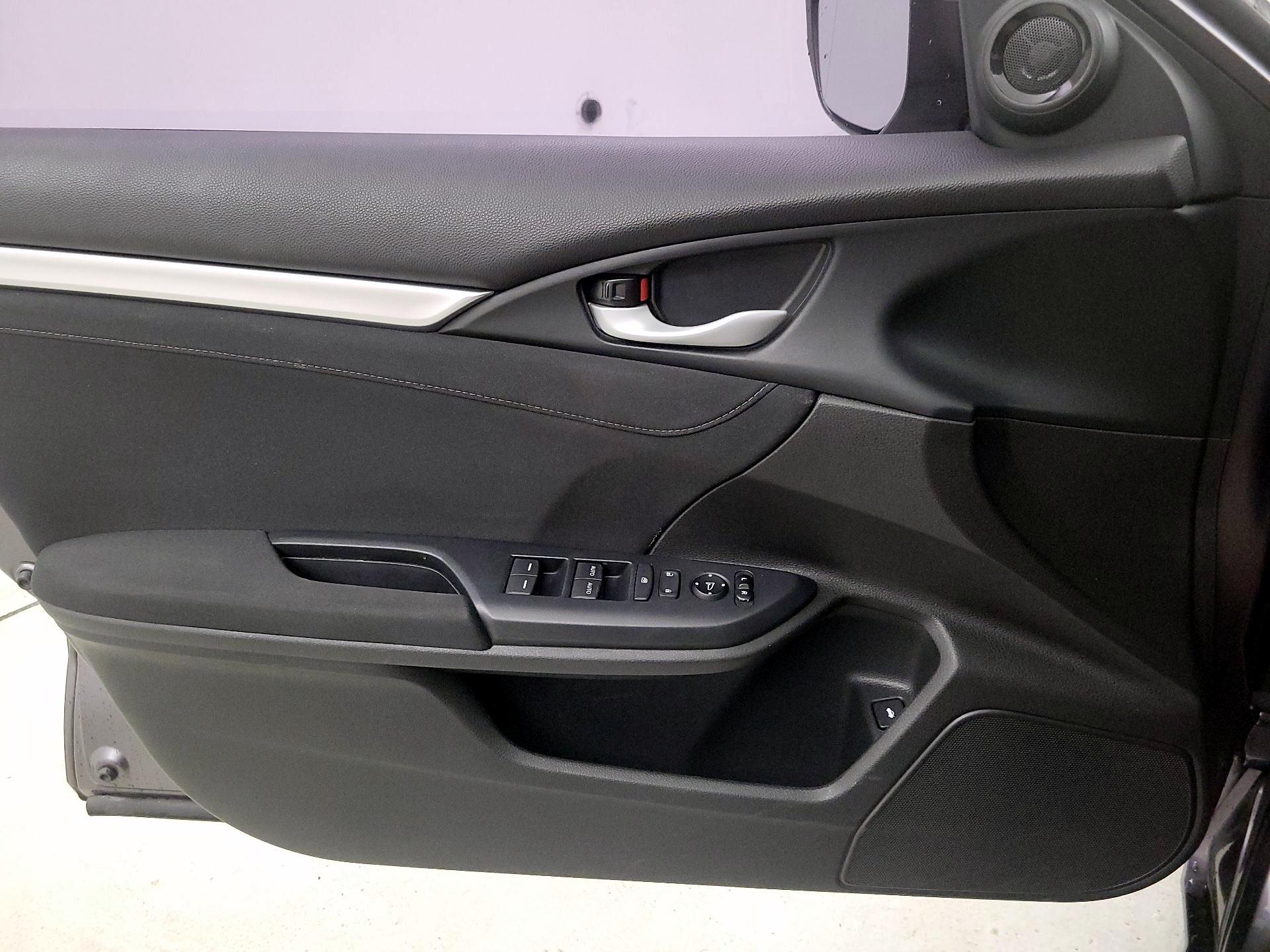 Thumbnail: 2016 Honda Civic - 10