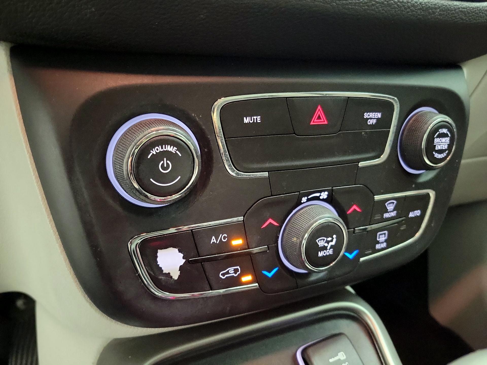 Thumbnail: 2019 Jeep Compass - 16
