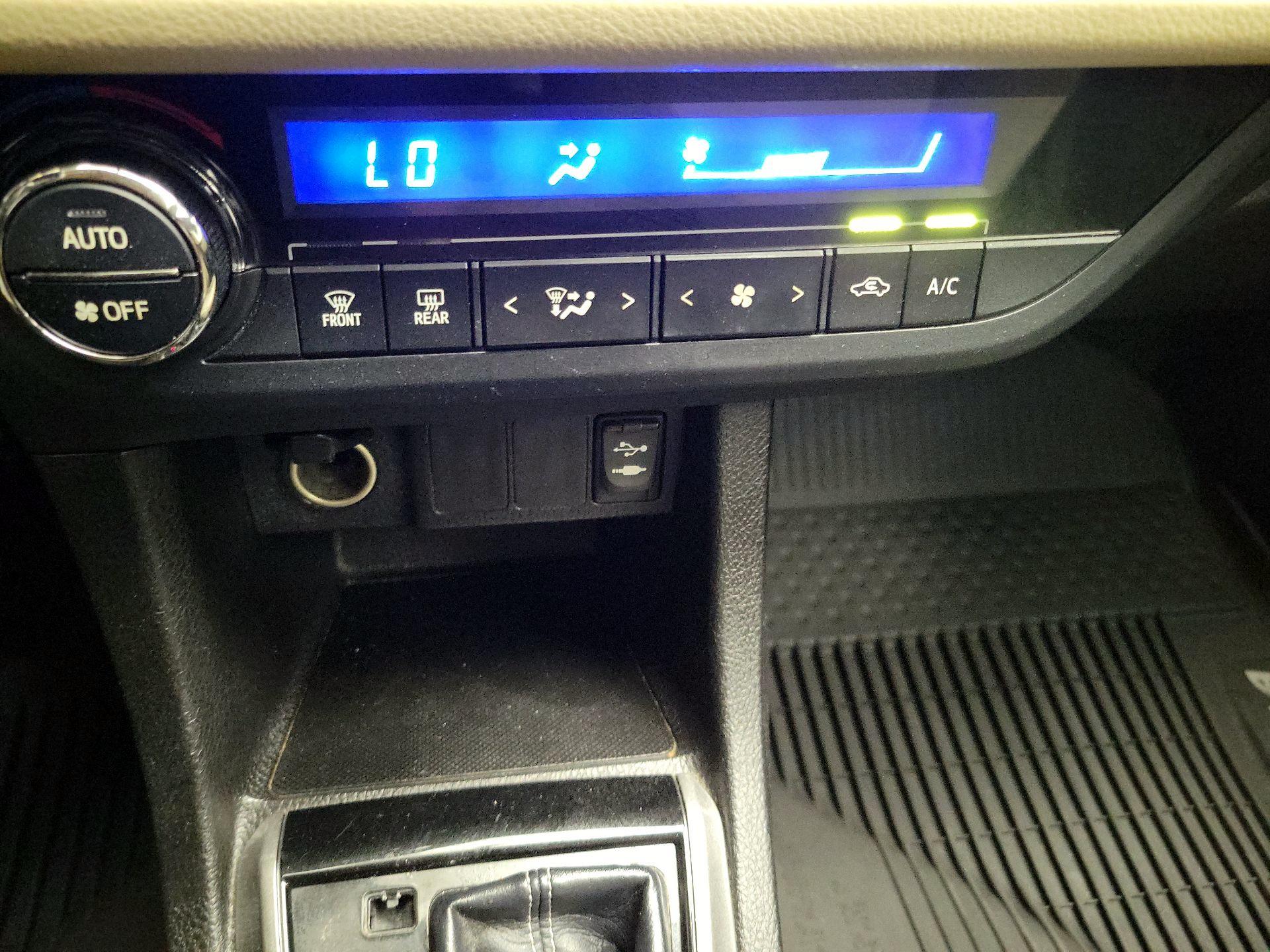 Thumbnail: 2014 Toyota Corolla - 16