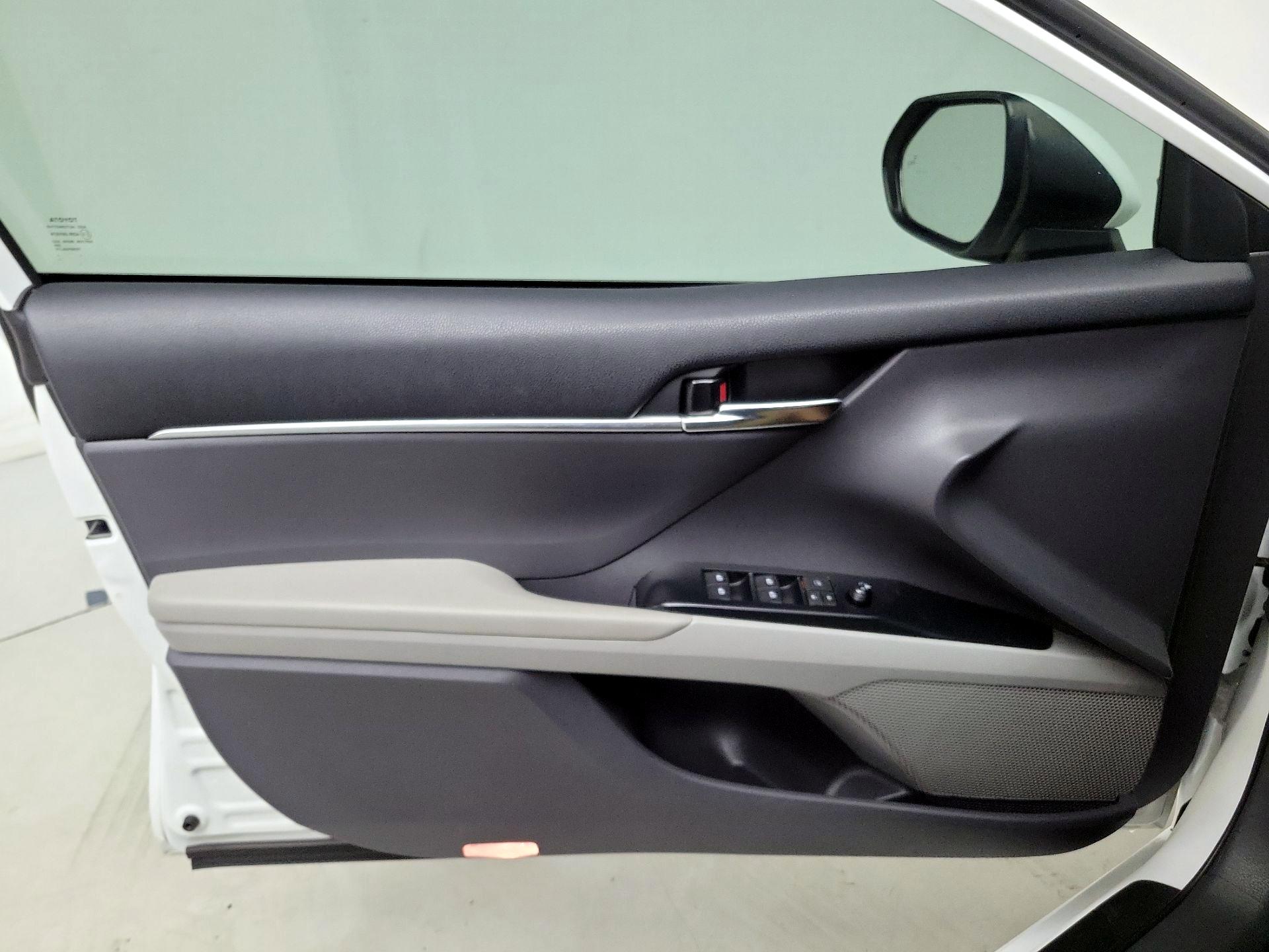 Thumbnail: 2019 Toyota Camry - 12