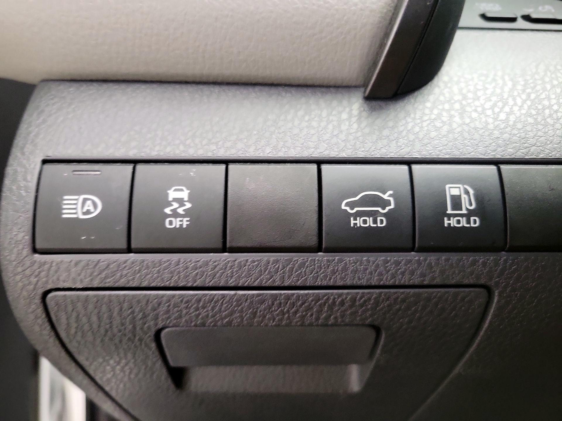 Thumbnail: 2019 Toyota Camry - 13