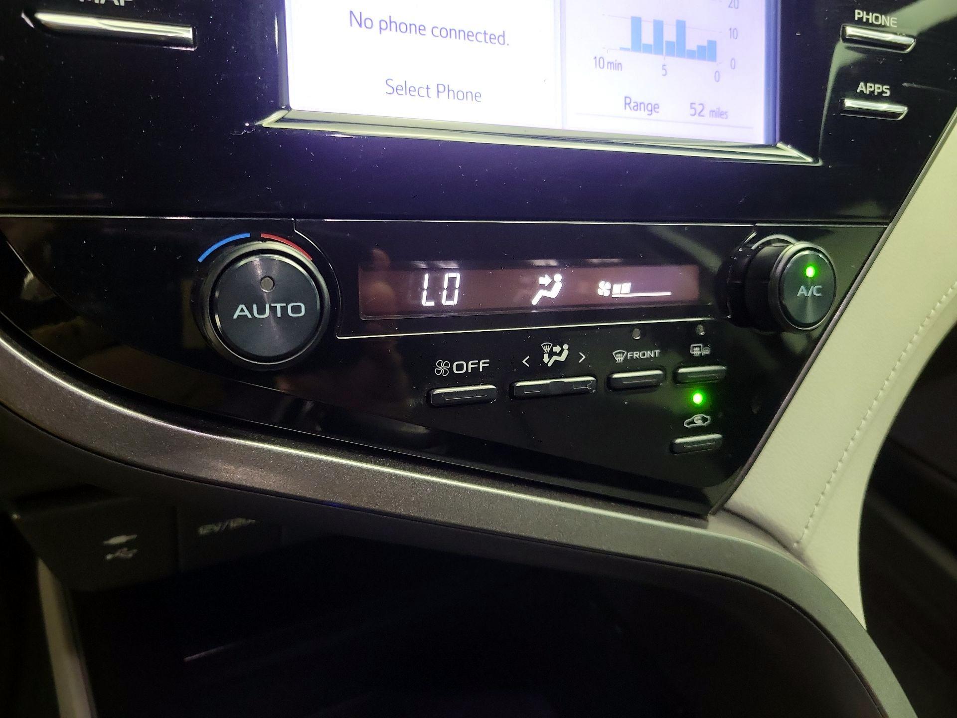 Thumbnail: 2019 Toyota Camry - 17