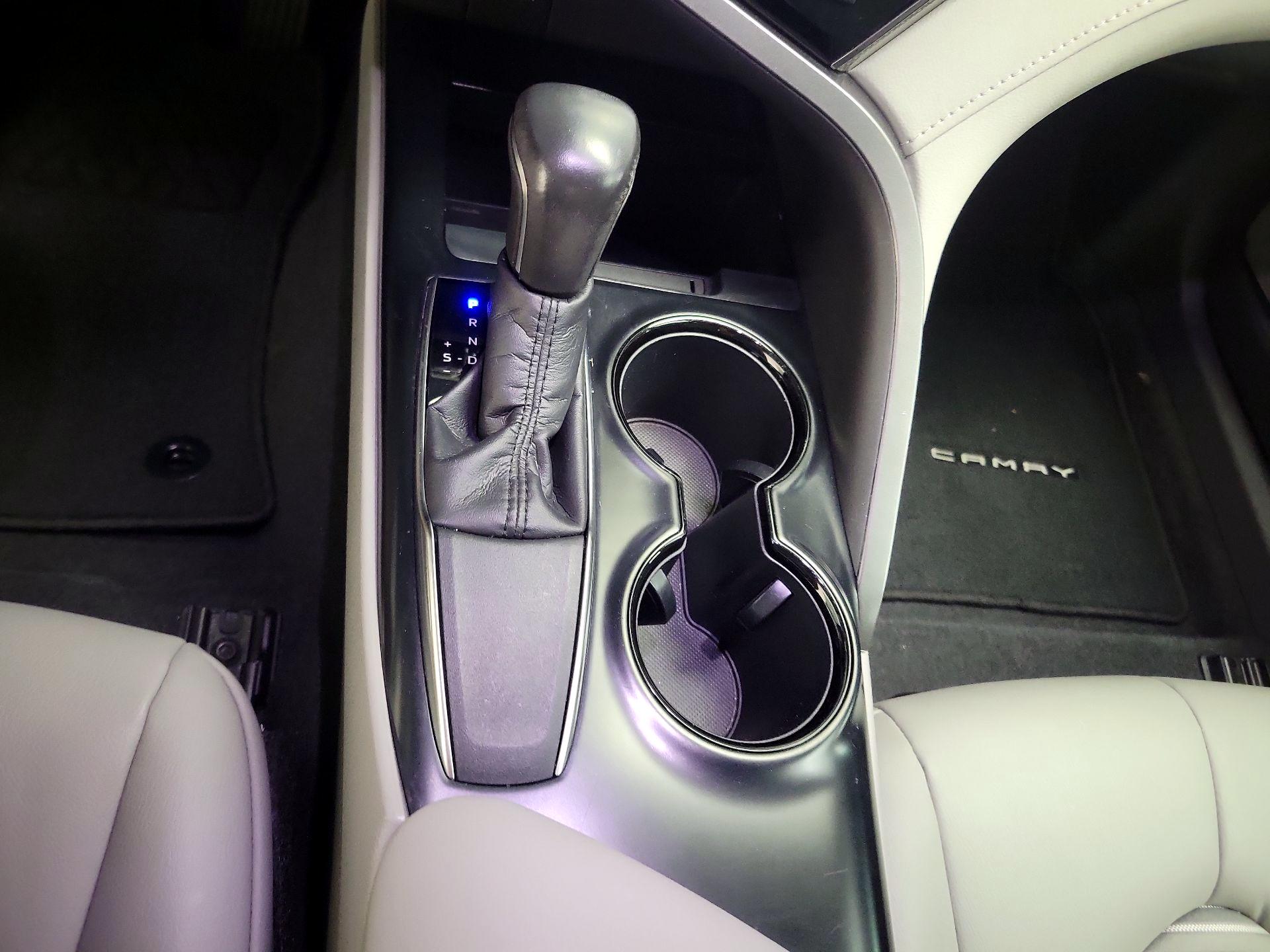 Thumbnail: 2019 Toyota Camry - 18