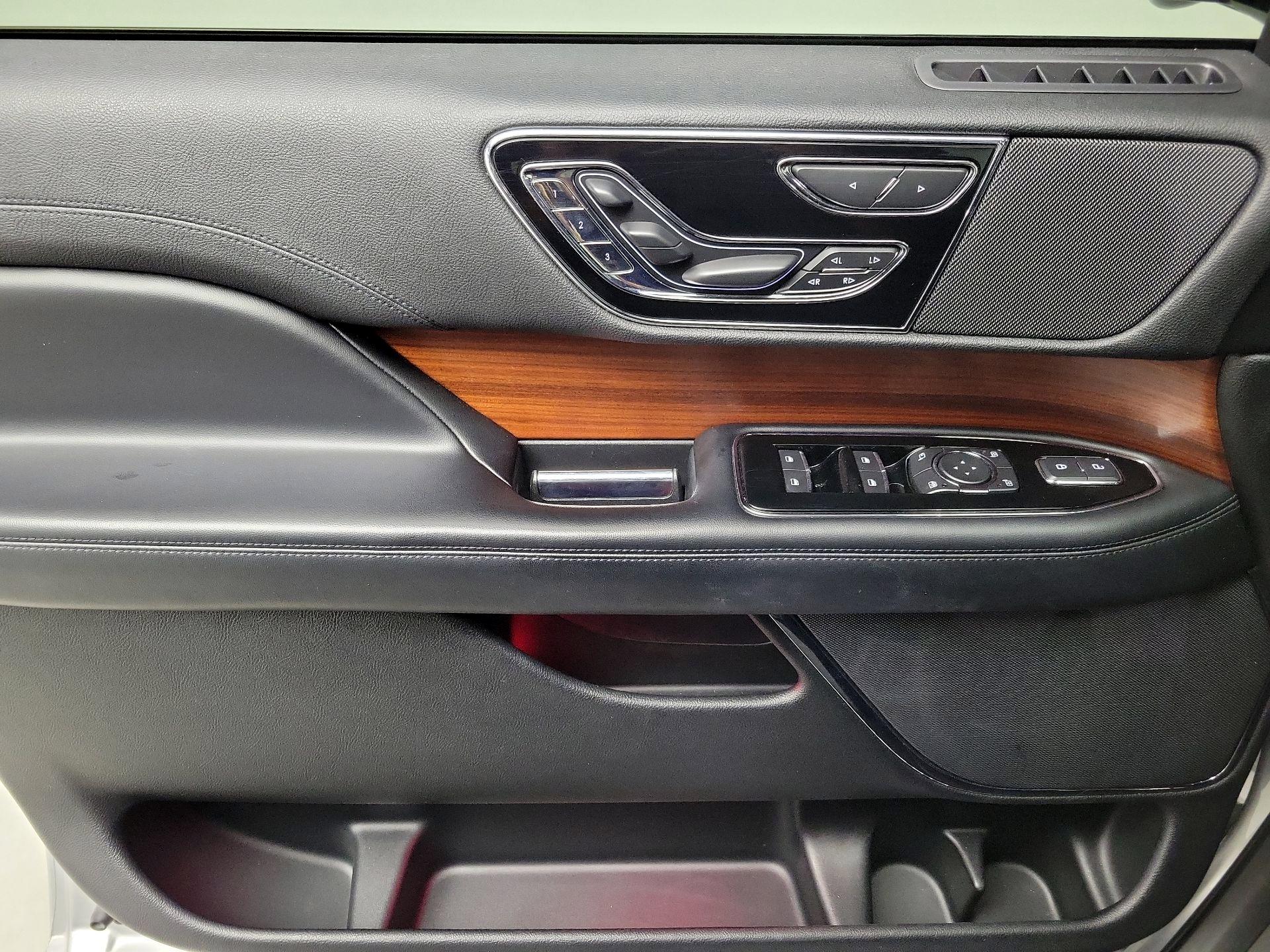 Thumbnail: 2019 Lincoln Navigator - 12