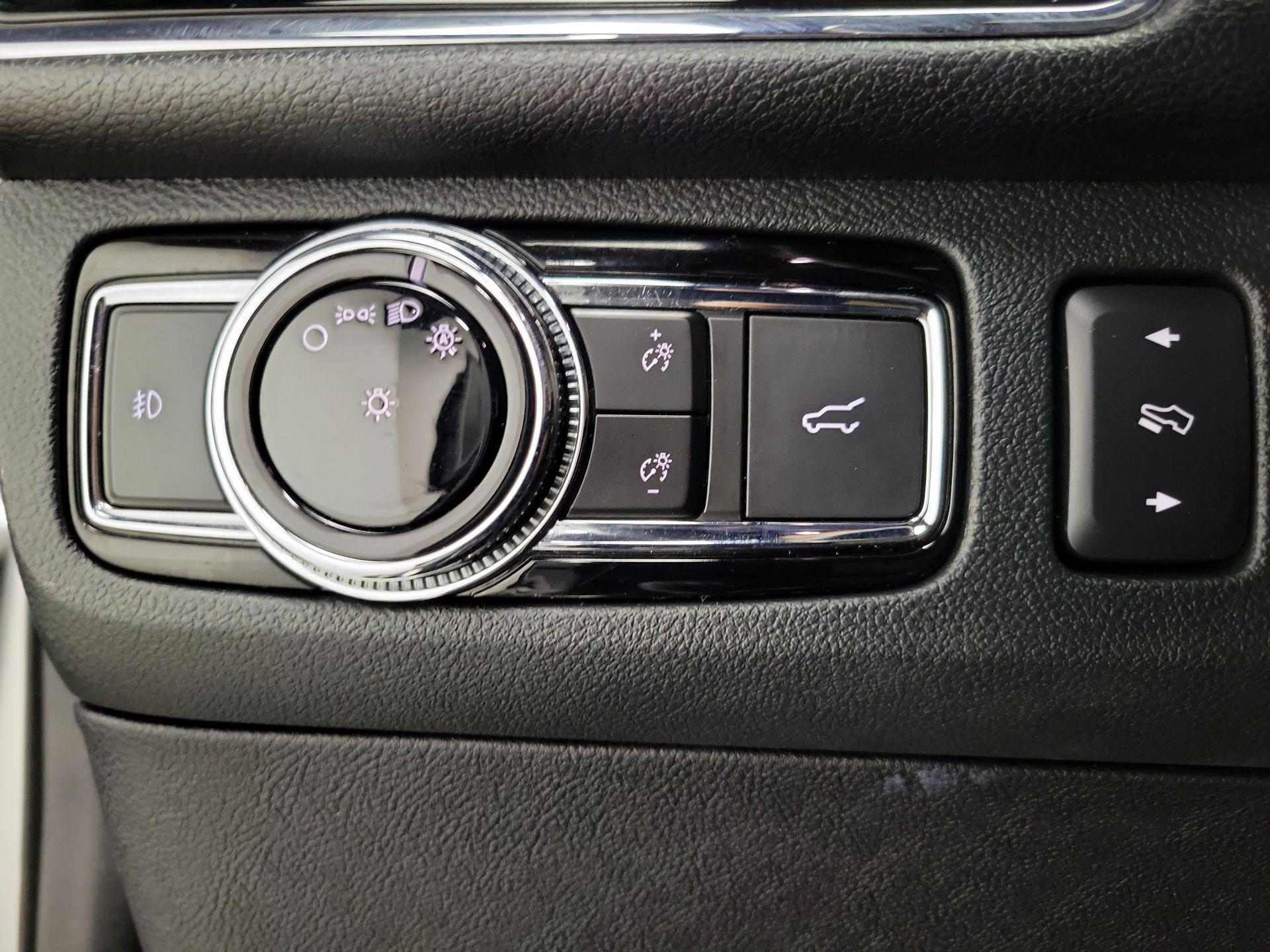 Thumbnail: 2019 Lincoln Navigator - 13