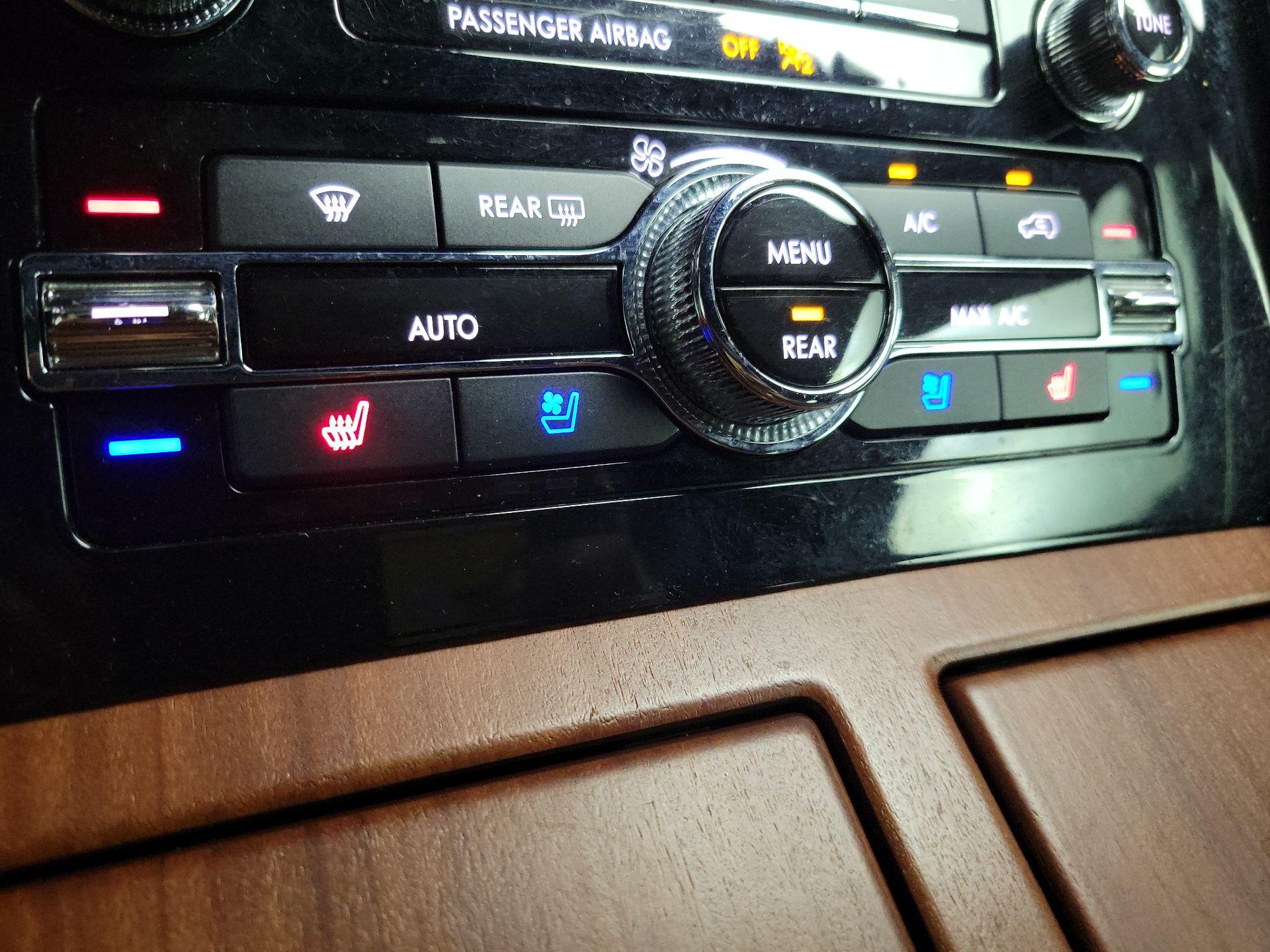 Thumbnail: 2019 Lincoln Navigator - 17