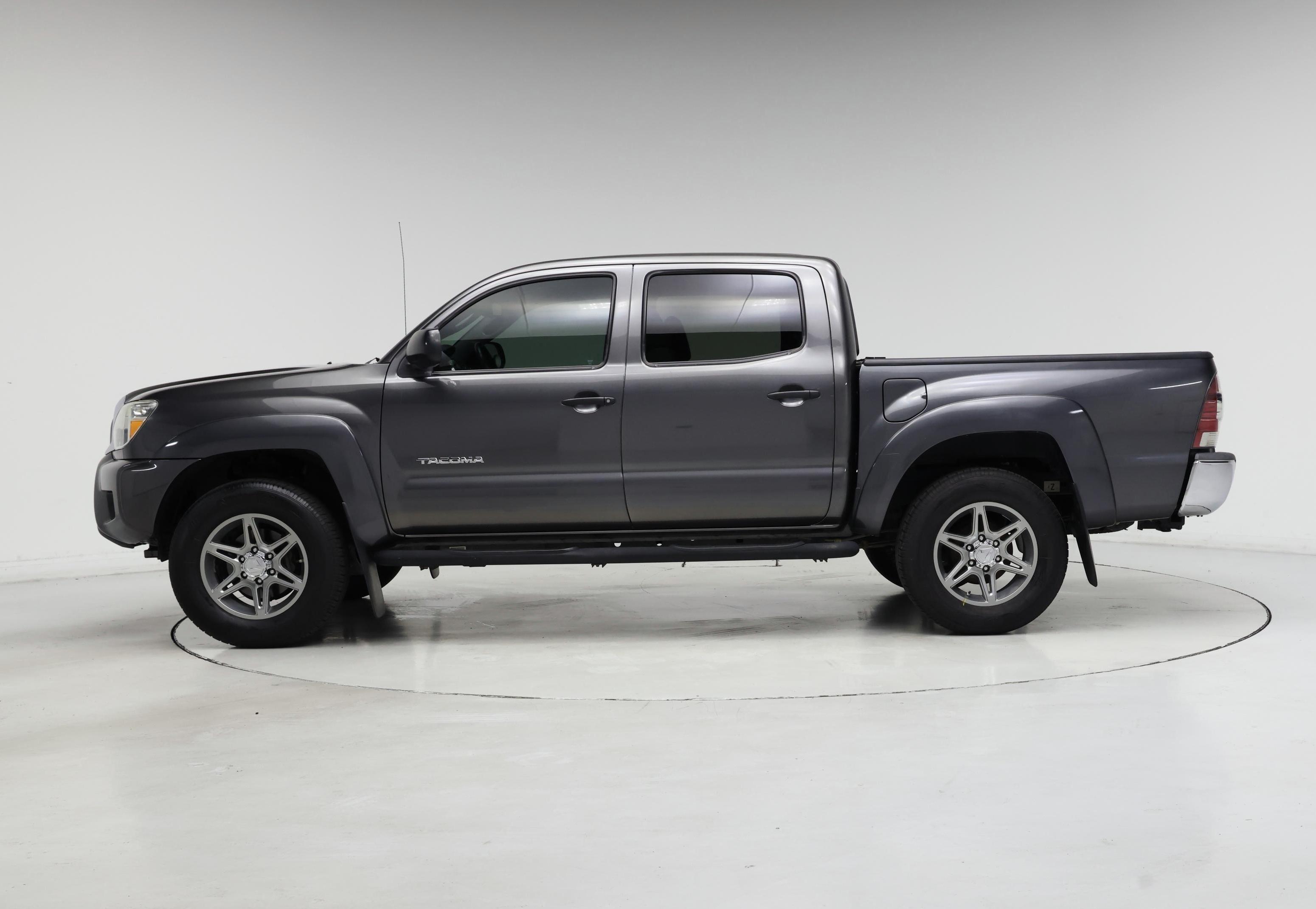 Thumbnail: 2013 Toyota Tacoma - 3