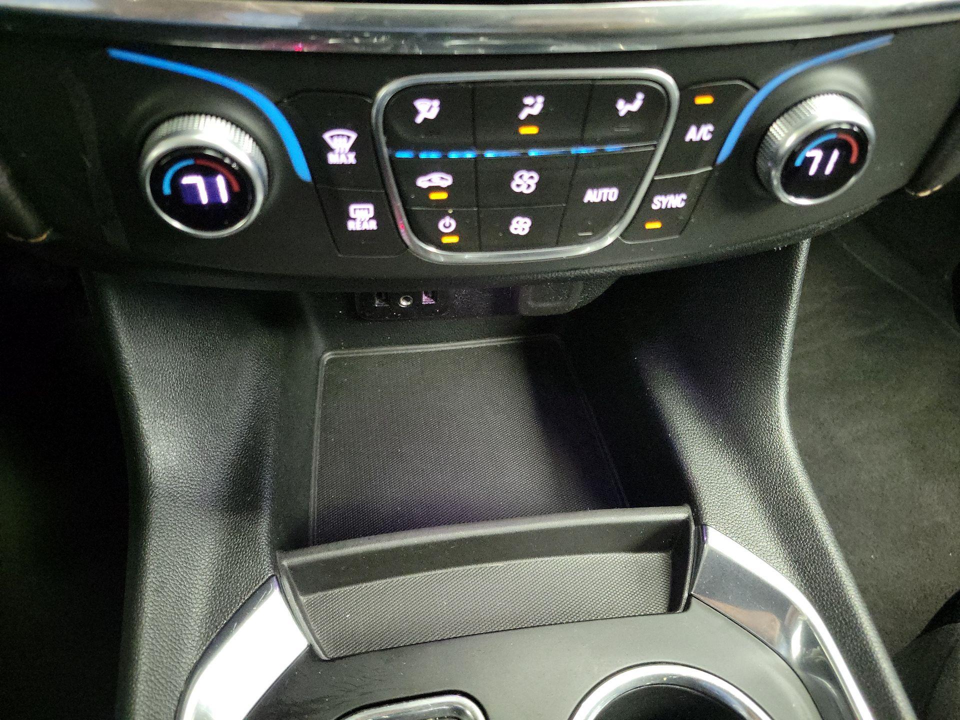 Thumbnail: 2020 Chevrolet Traverse - 16