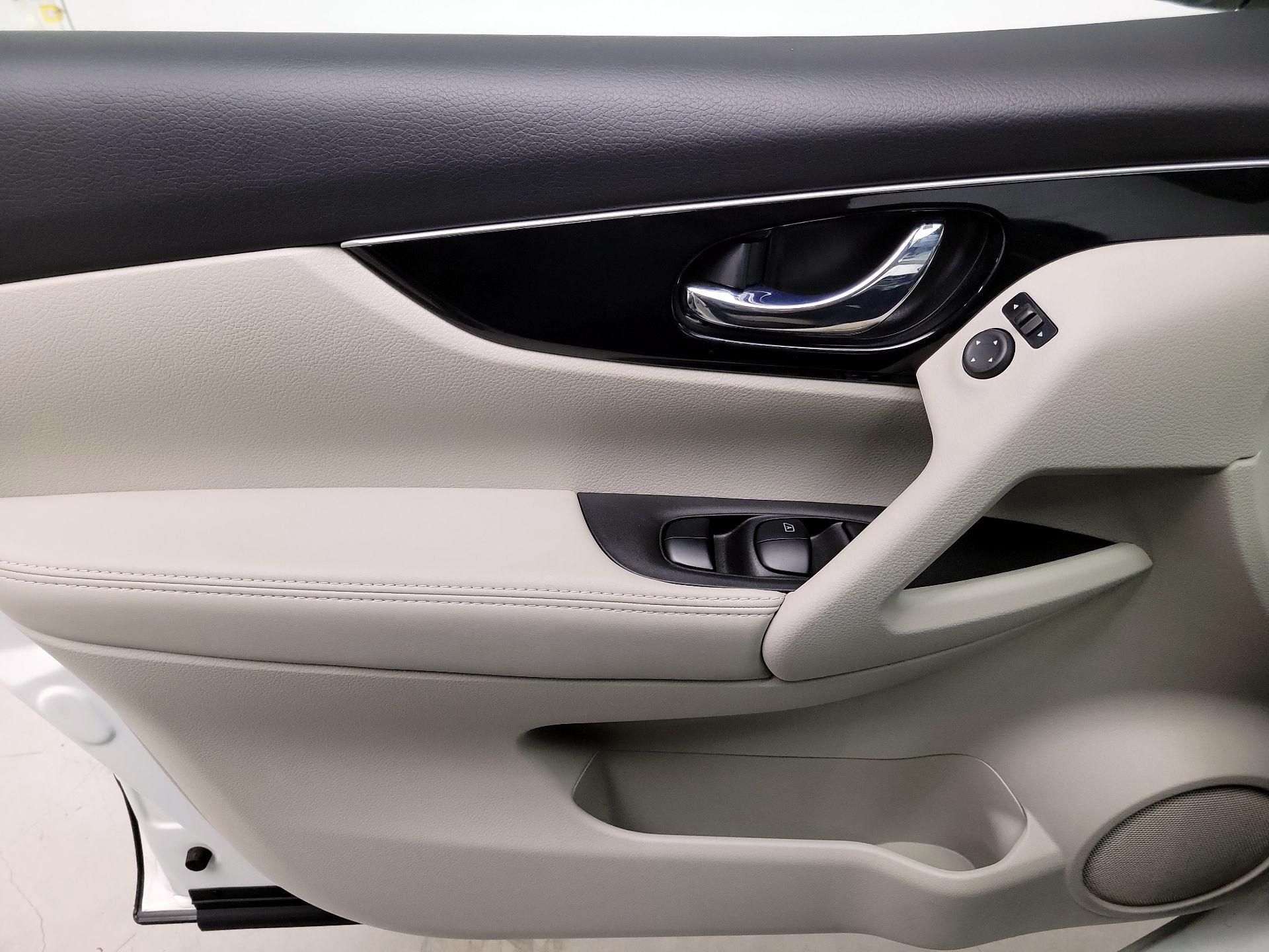 Thumbnail: 2019 Nissan Rogue Sport - 12