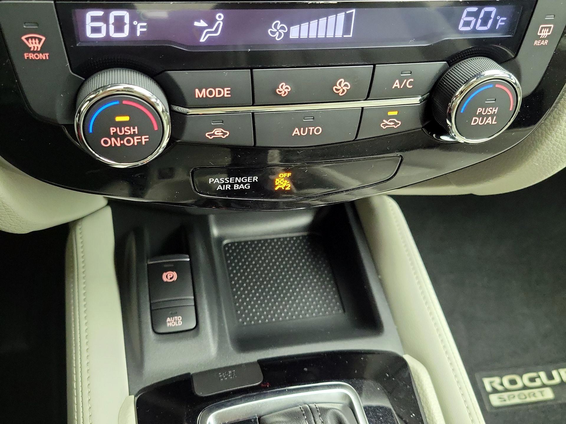 Thumbnail: 2019 Nissan Rogue Sport - 17
