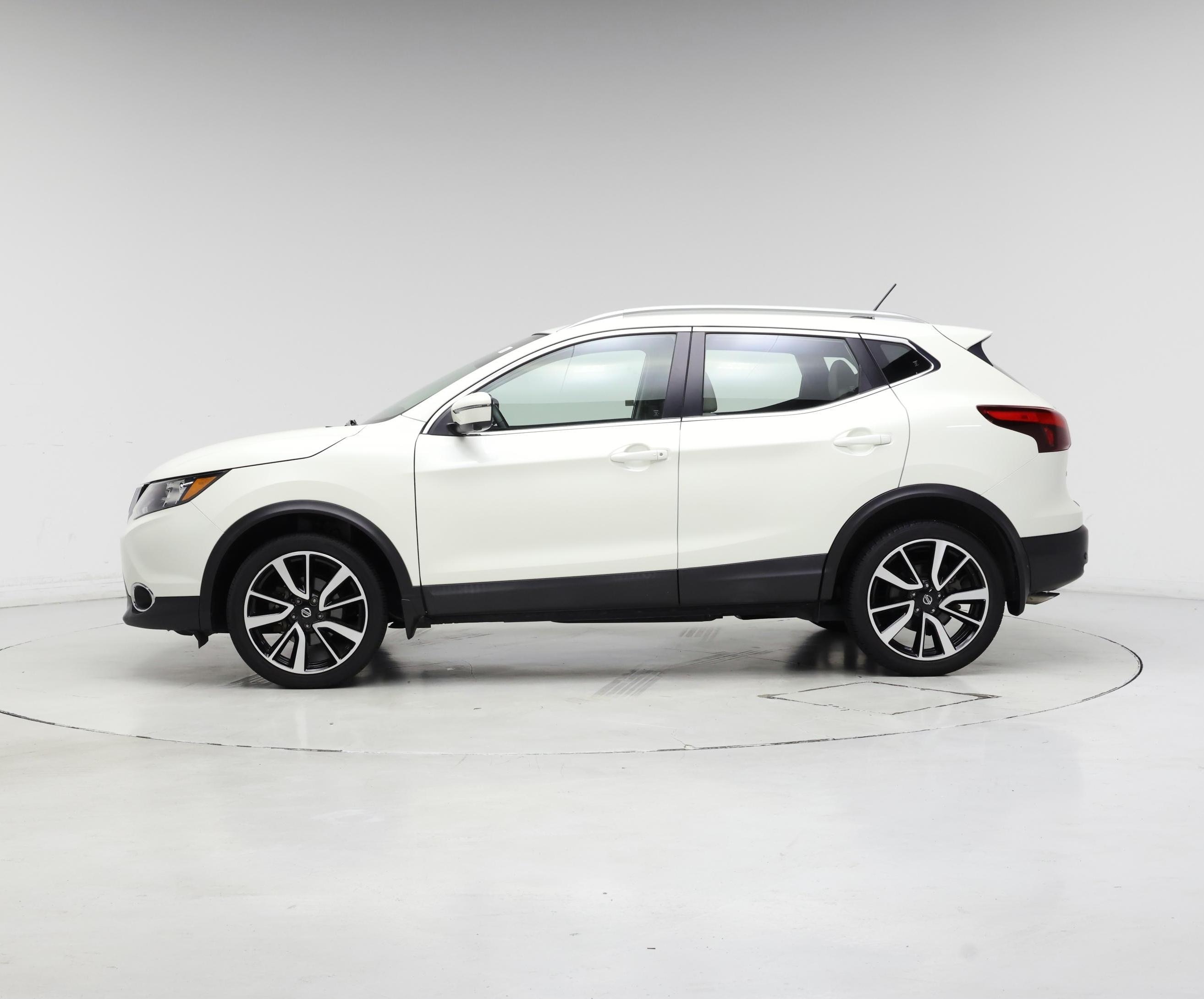 Thumbnail: 2019 Nissan Rogue Sport - 3