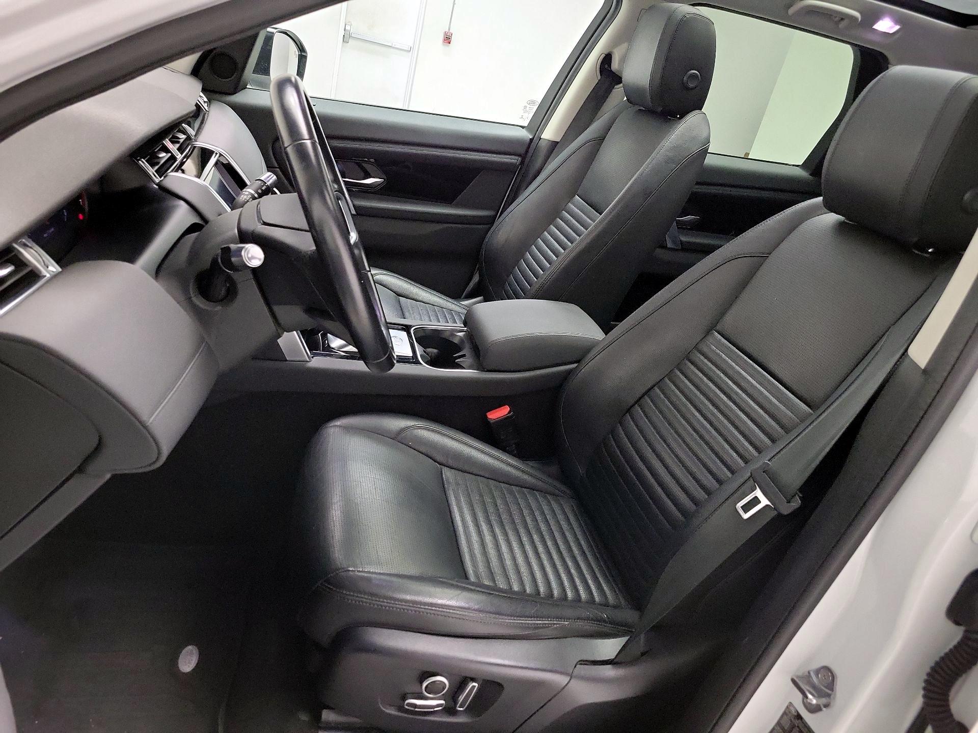 Thumbnail: 2021 Land Rover Discovery Sport - 11