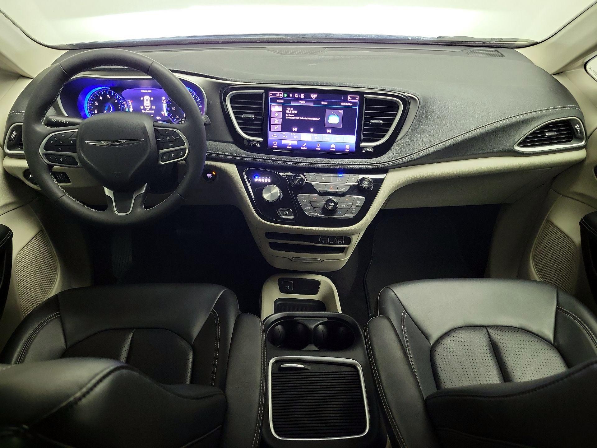 Thumbnail: 2023 Chrysler Pacifica - 9
