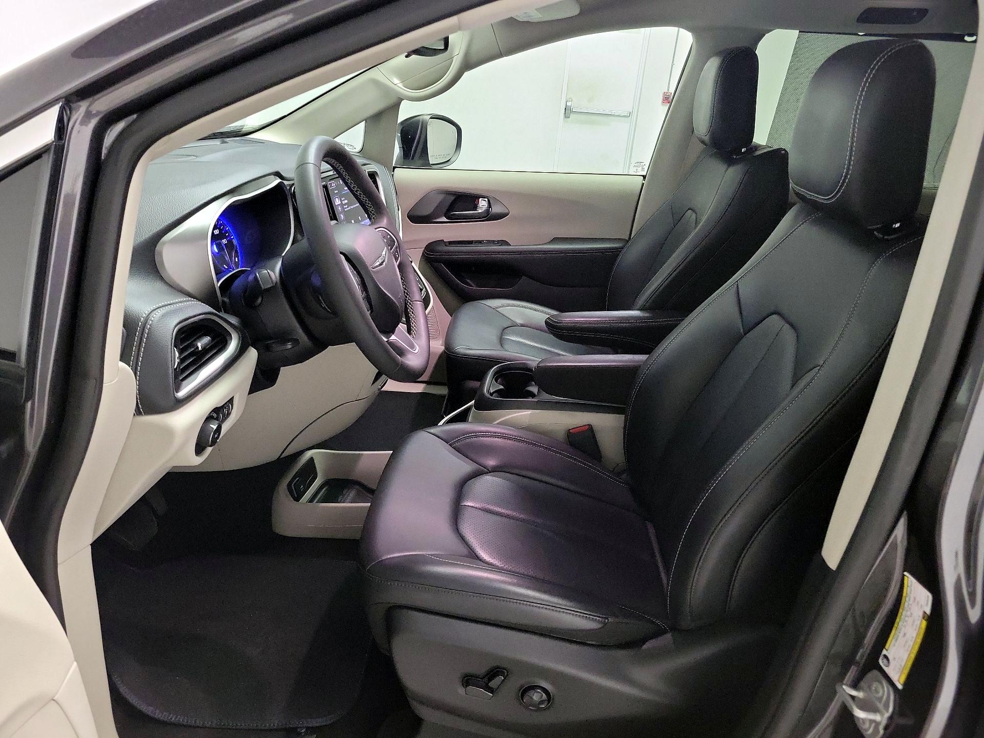 Thumbnail: 2023 Chrysler Pacifica - 11
