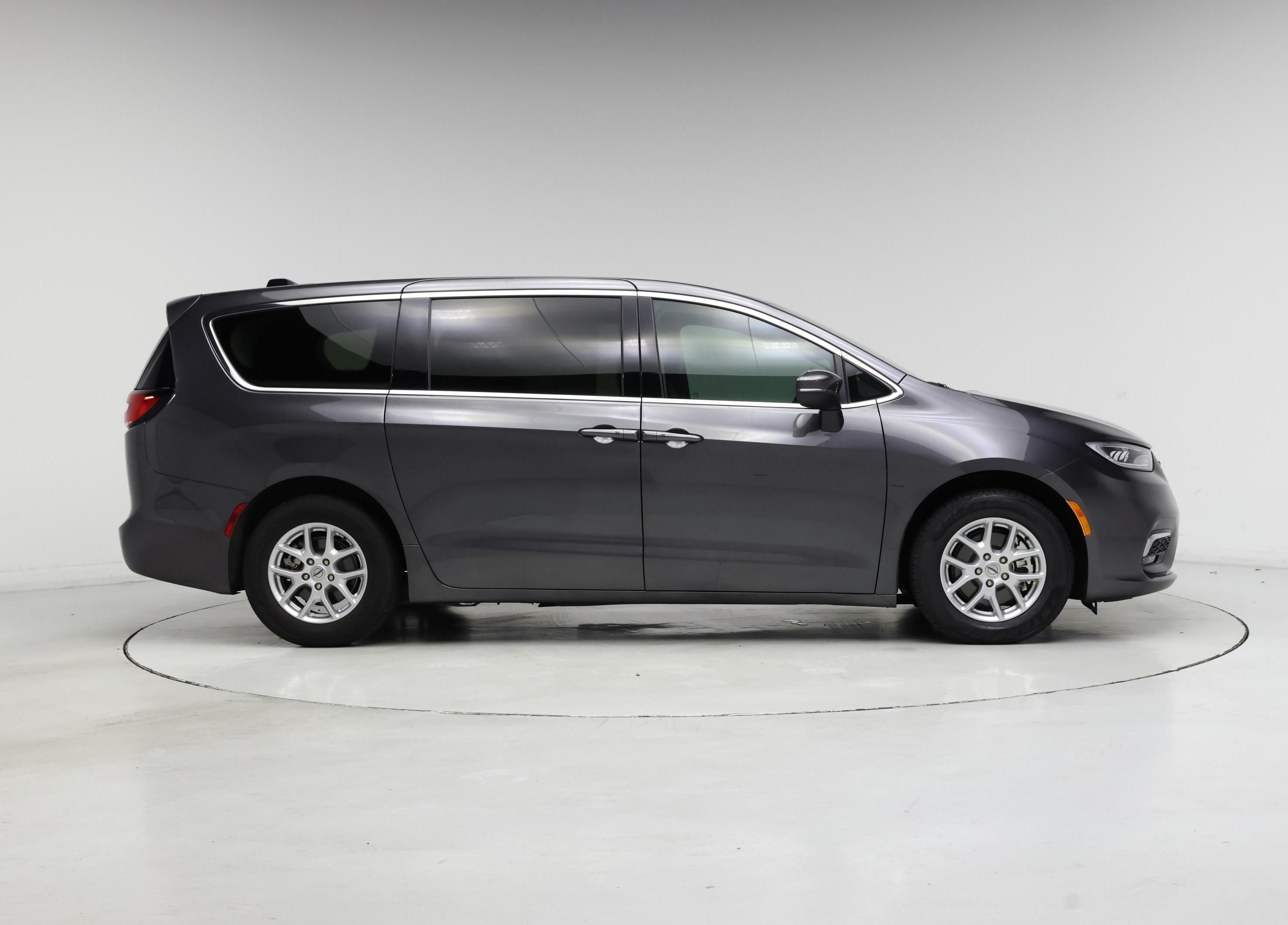 Thumbnail: 2023 Chrysler Pacifica - 7