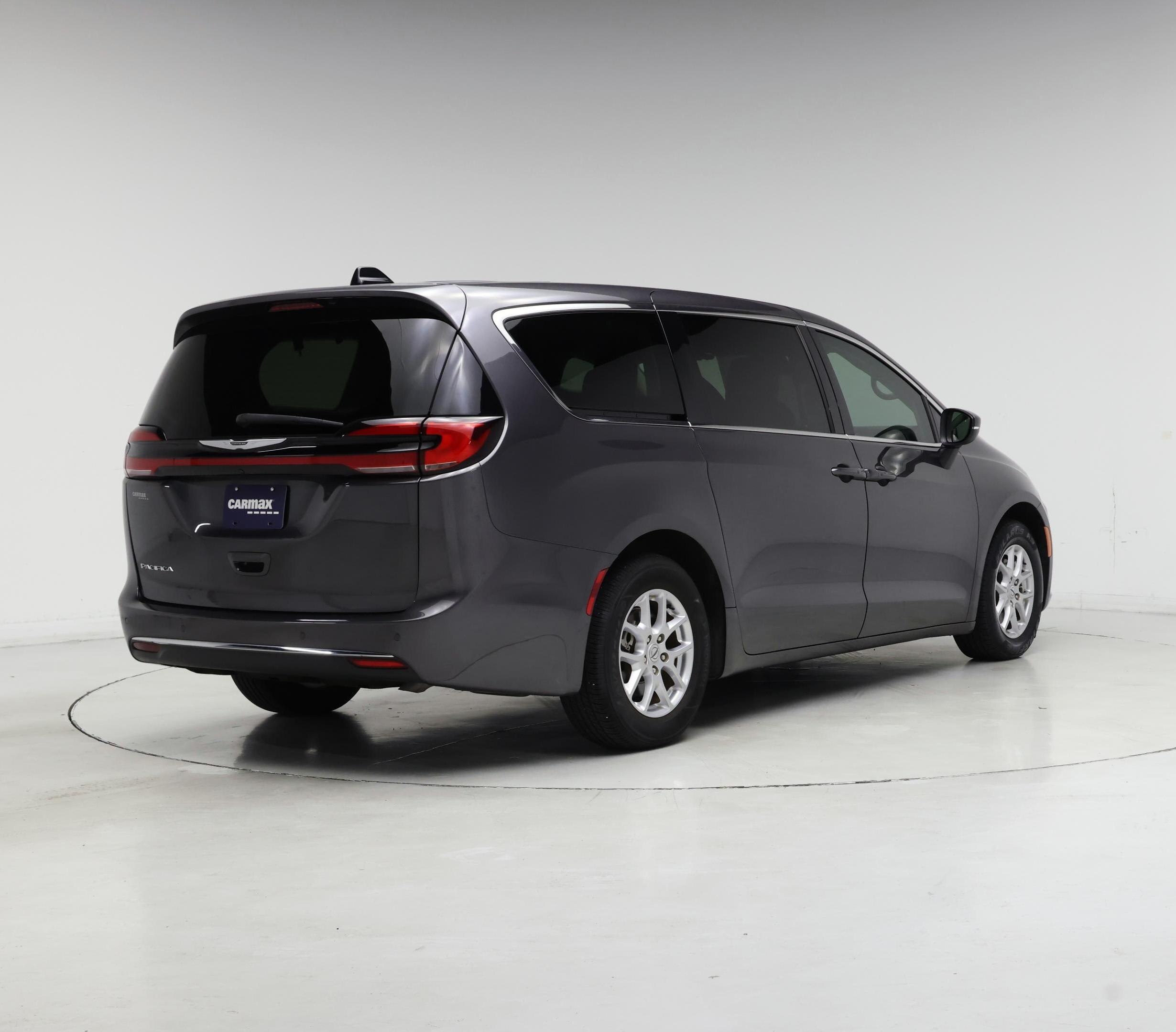 Thumbnail: 2023 Chrysler Pacifica - 8