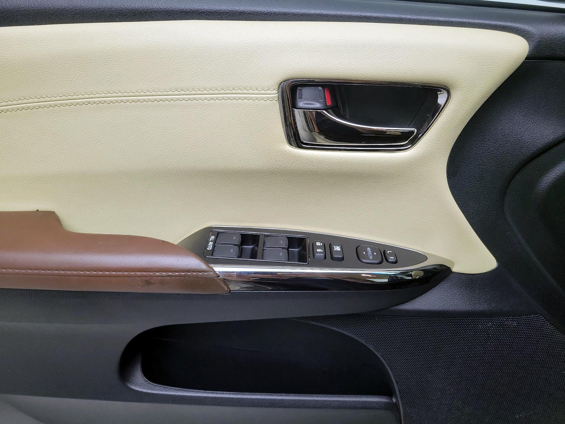 Thumbnail: 2015 Toyota Avalon - 12