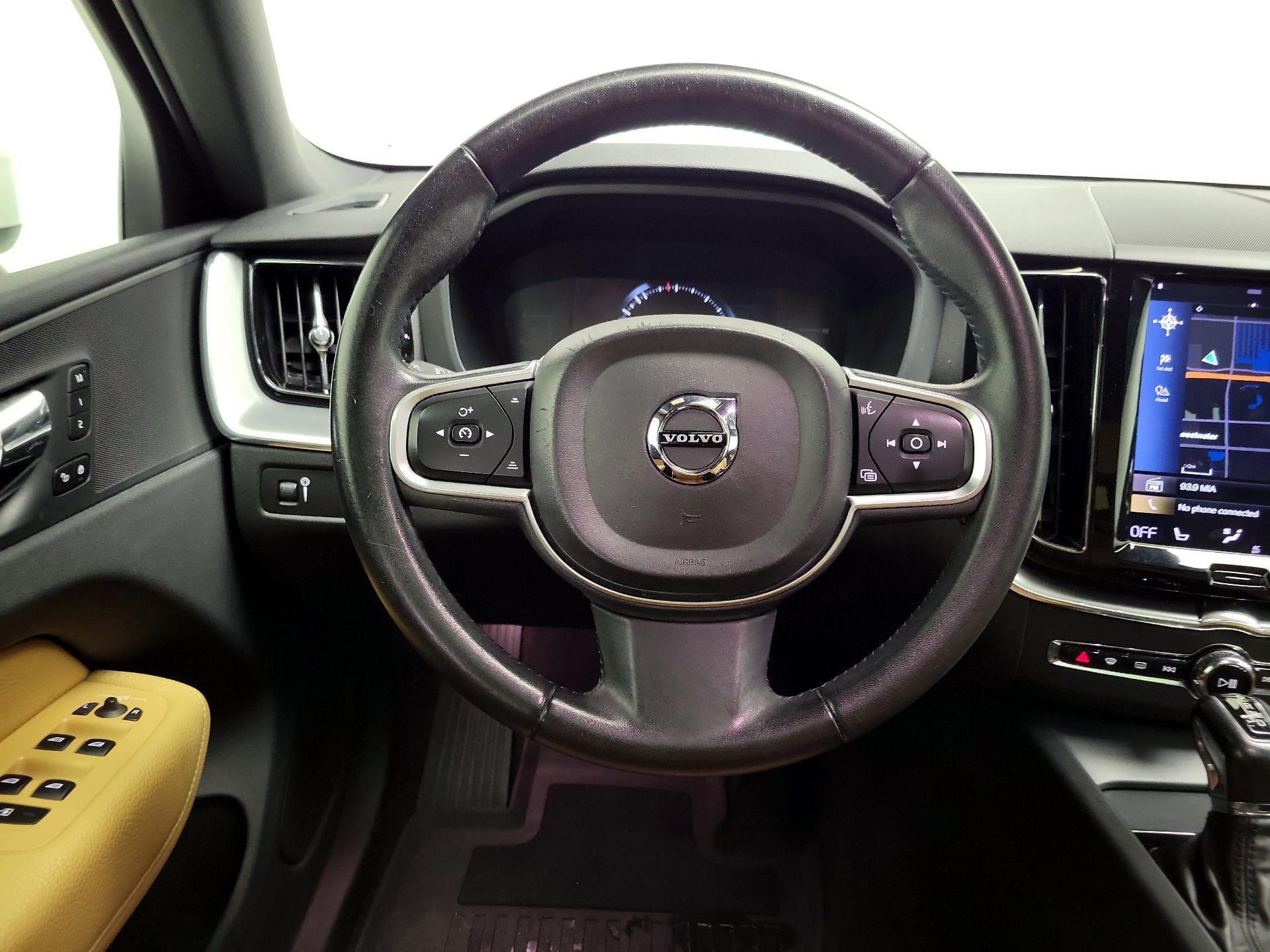 Thumbnail: 2019 Volvo XC60 - 10