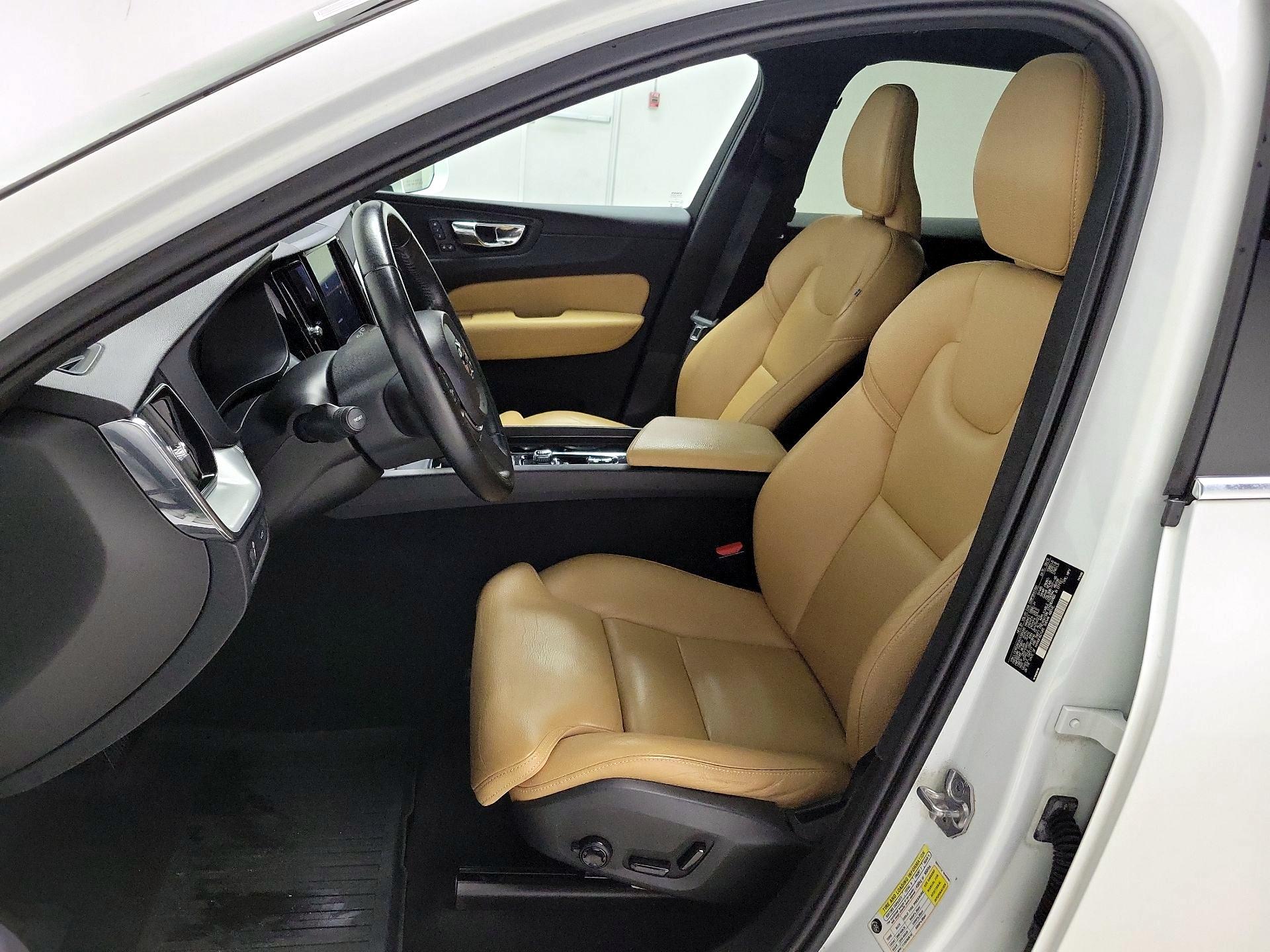Thumbnail: 2019 Volvo XC60 - 11