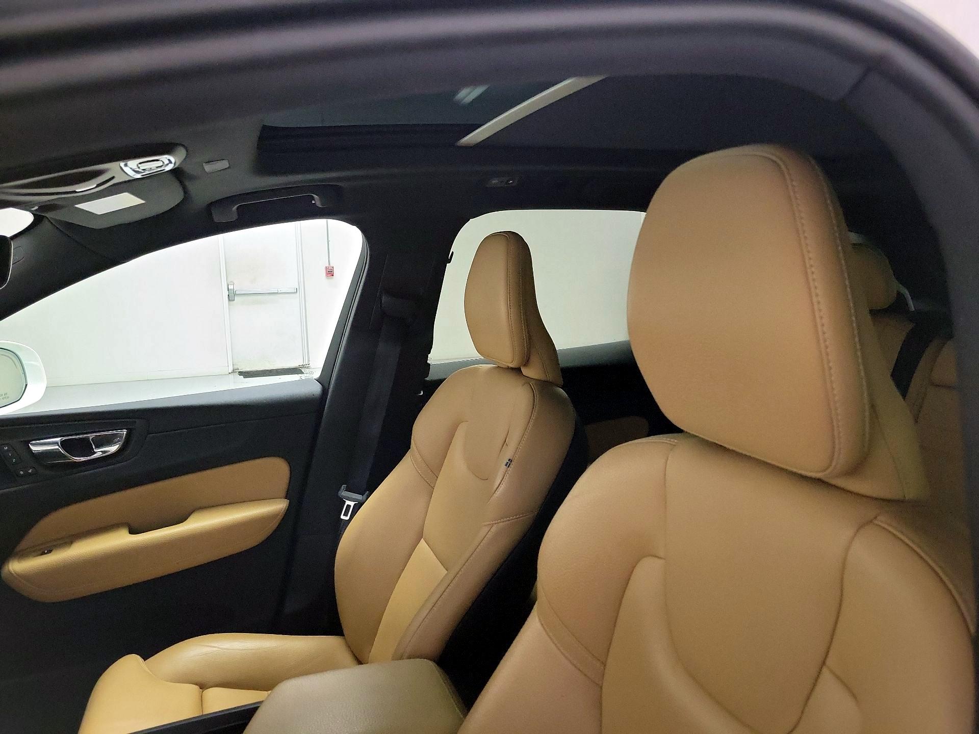 Thumbnail: 2019 Volvo XC60 - 20