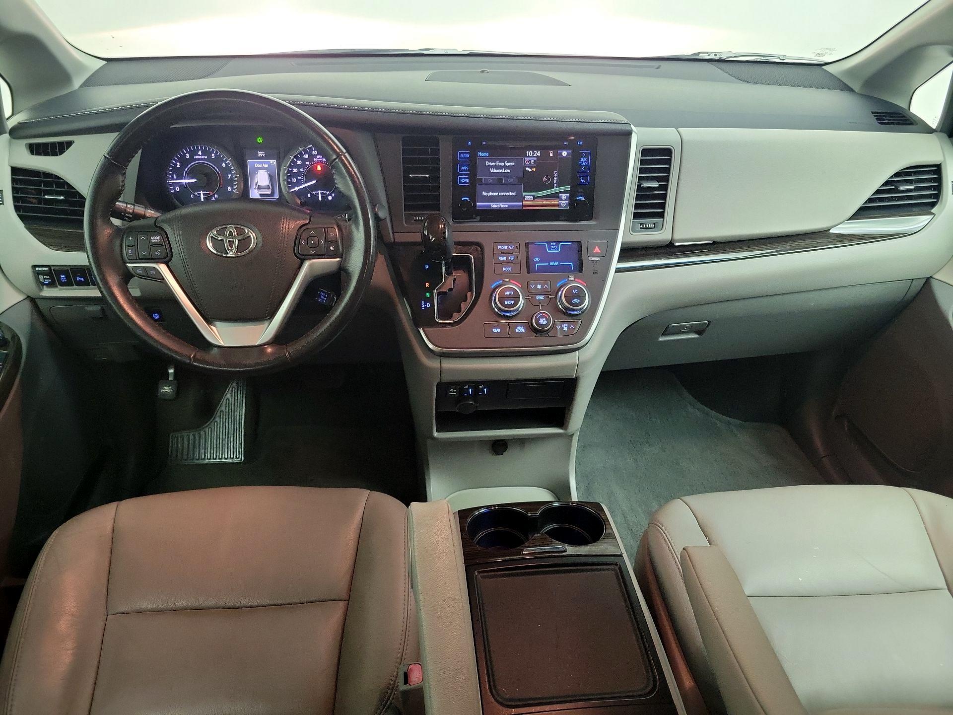 Thumbnail: 2016 Toyota Sienna - 9