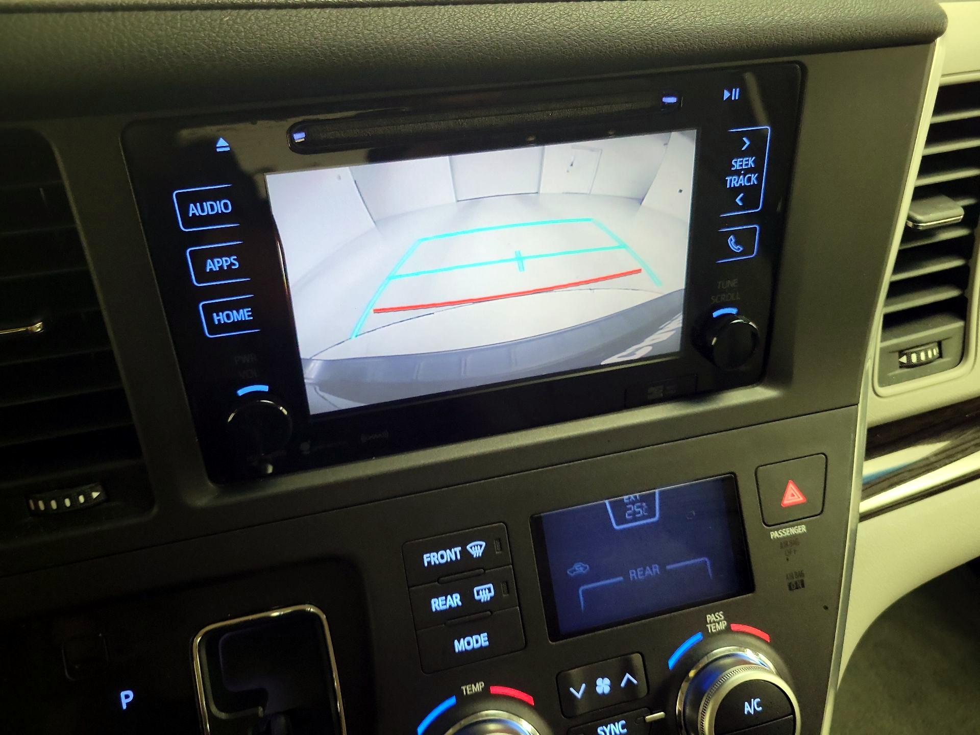 Thumbnail: 2016 Toyota Sienna - 15