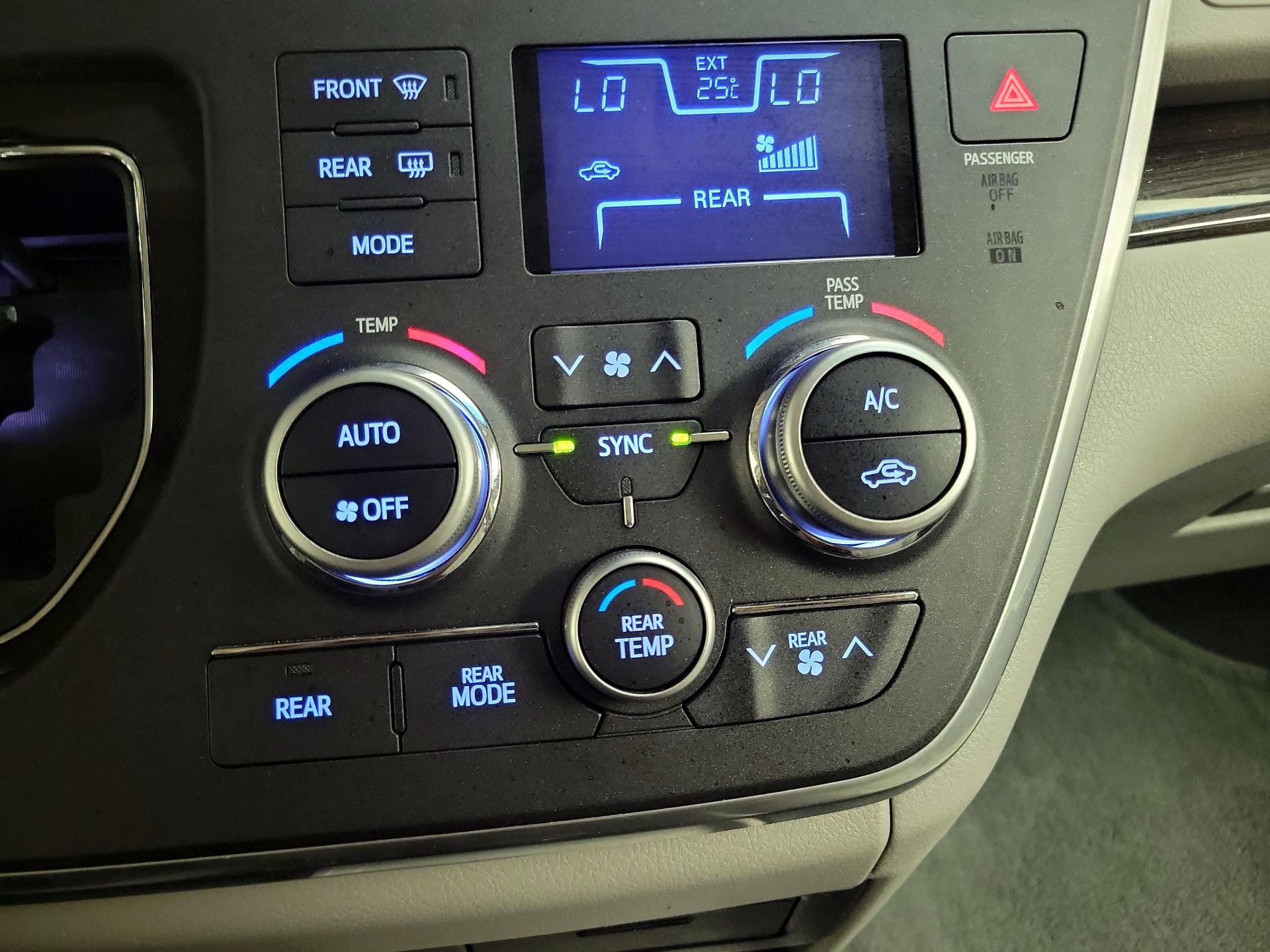 Thumbnail: 2016 Toyota Sienna - 17