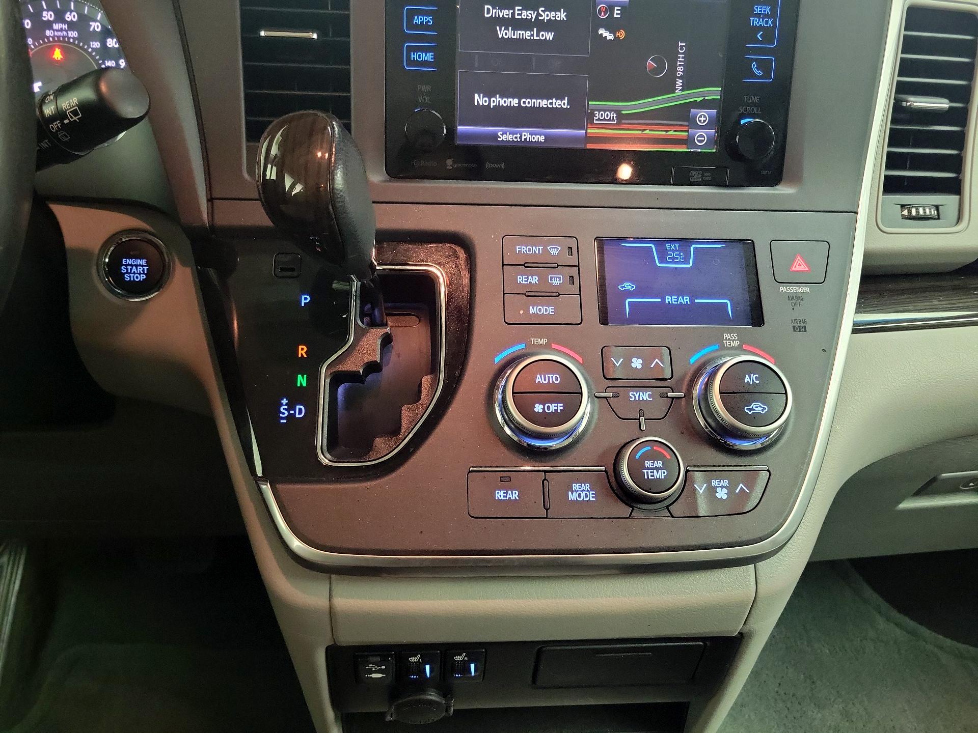 Thumbnail: 2016 Toyota Sienna - 18