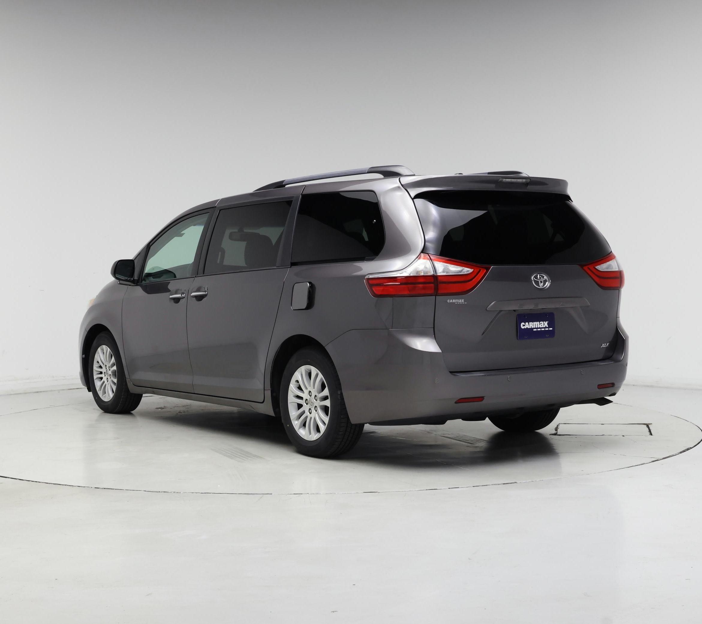 Thumbnail: 2016 Toyota Sienna - 2