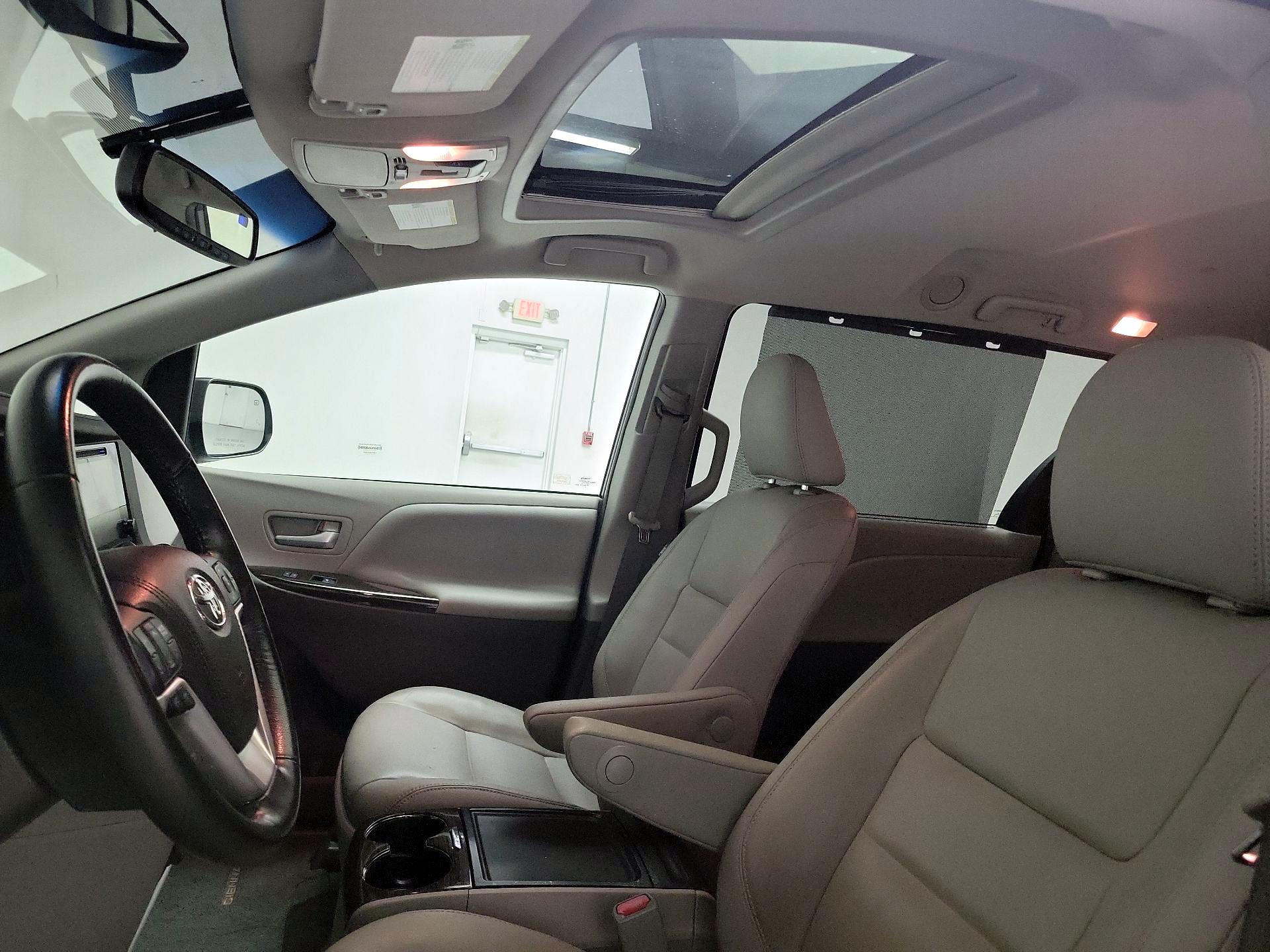 Thumbnail: 2016 Toyota Sienna - 20