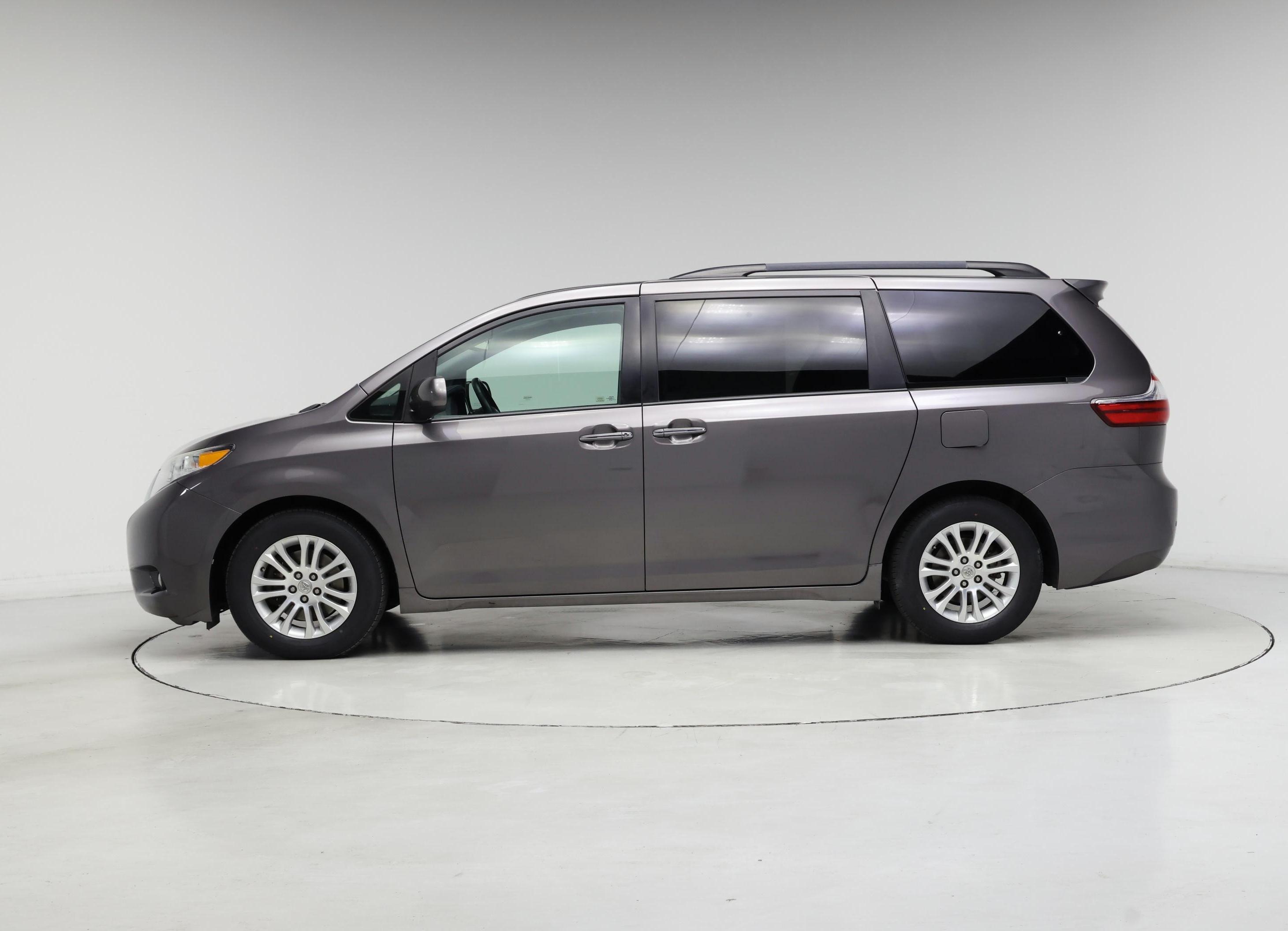 Thumbnail: 2016 Toyota Sienna - 3