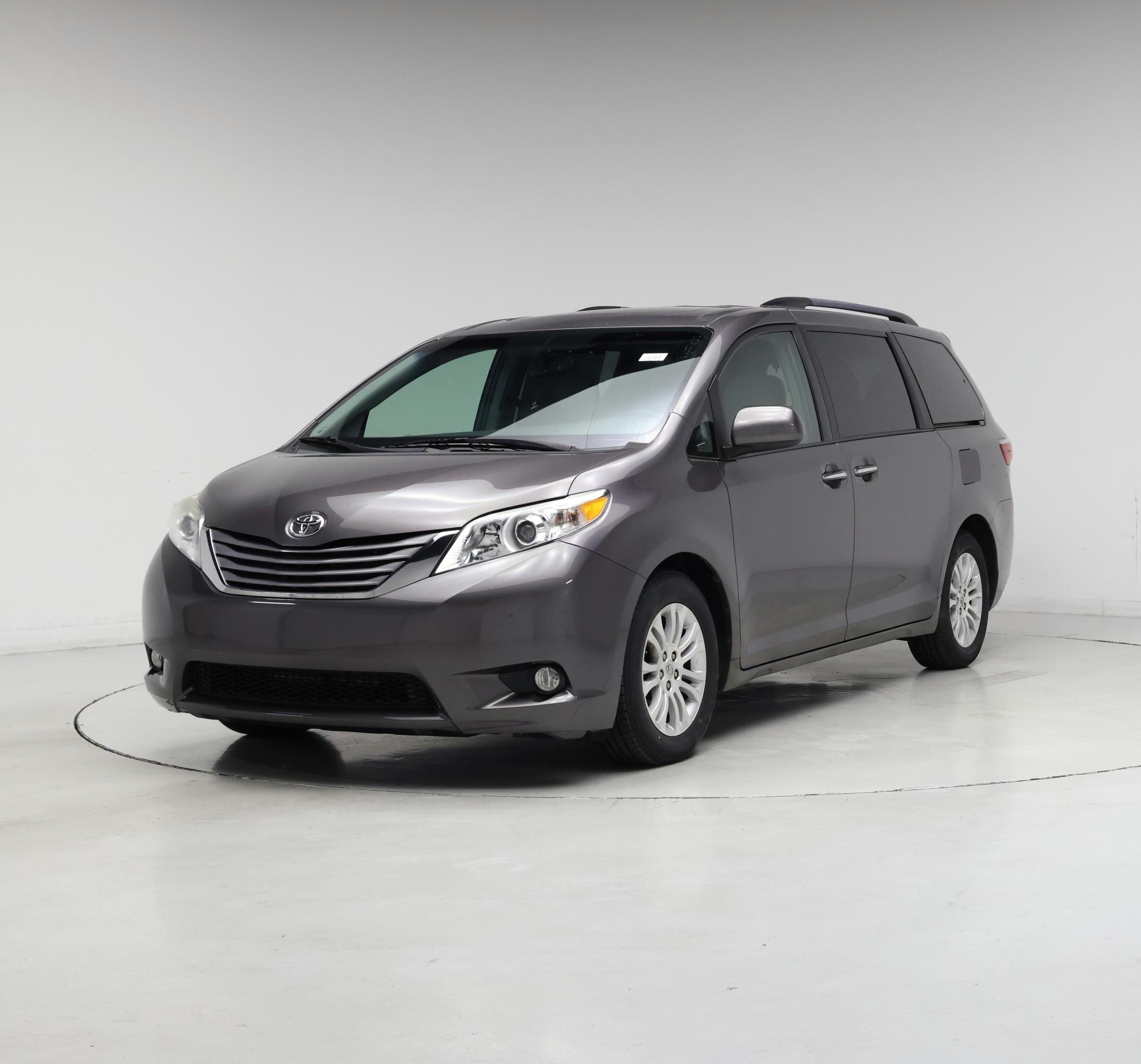 Thumbnail: 2016 Toyota Sienna - 4