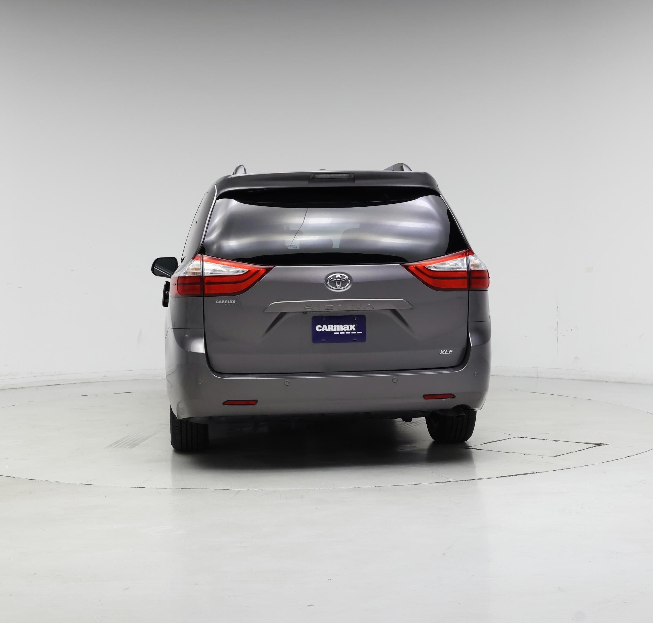Thumbnail: 2016 Toyota Sienna - 6