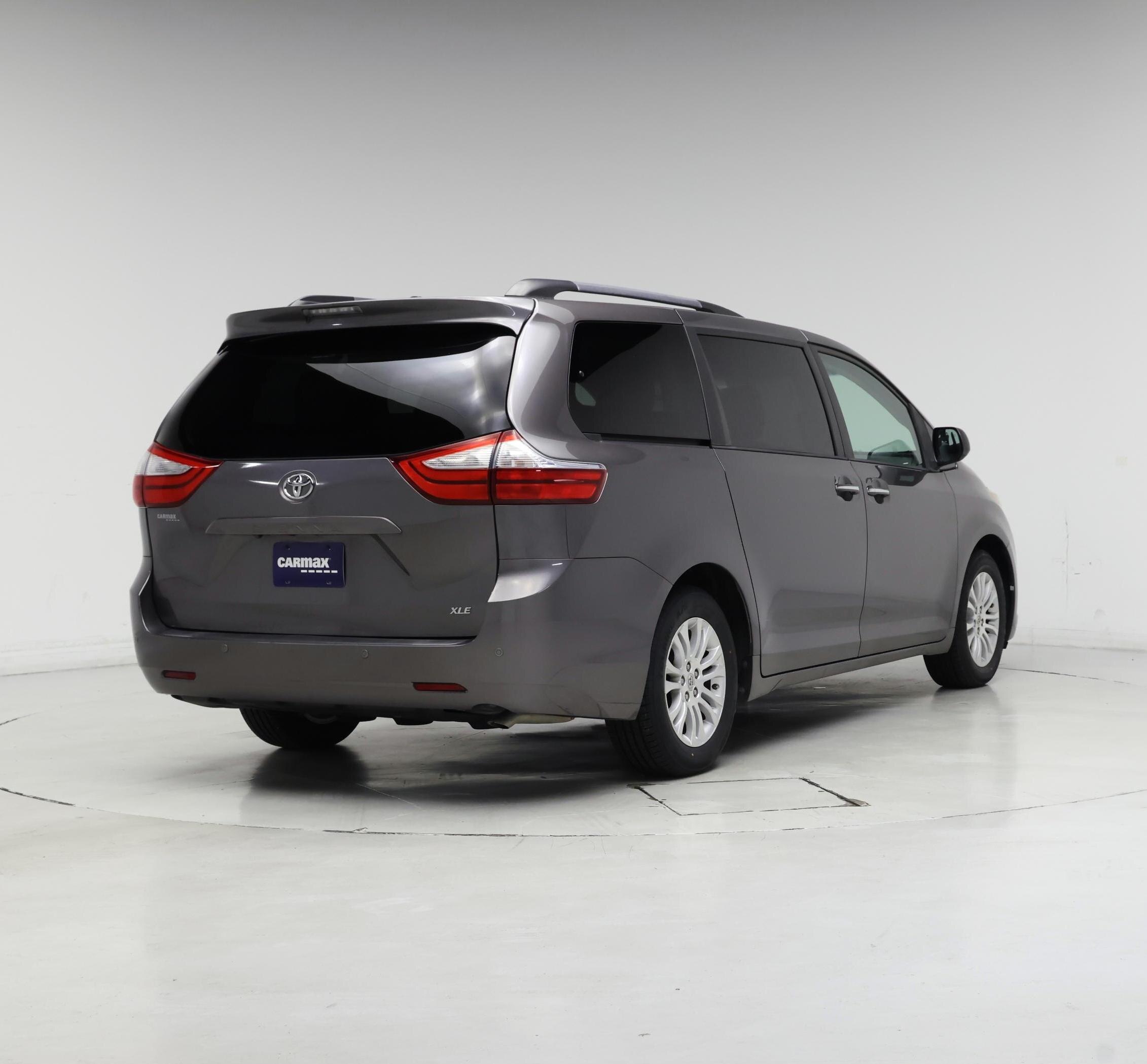 Thumbnail: 2016 Toyota Sienna - 8