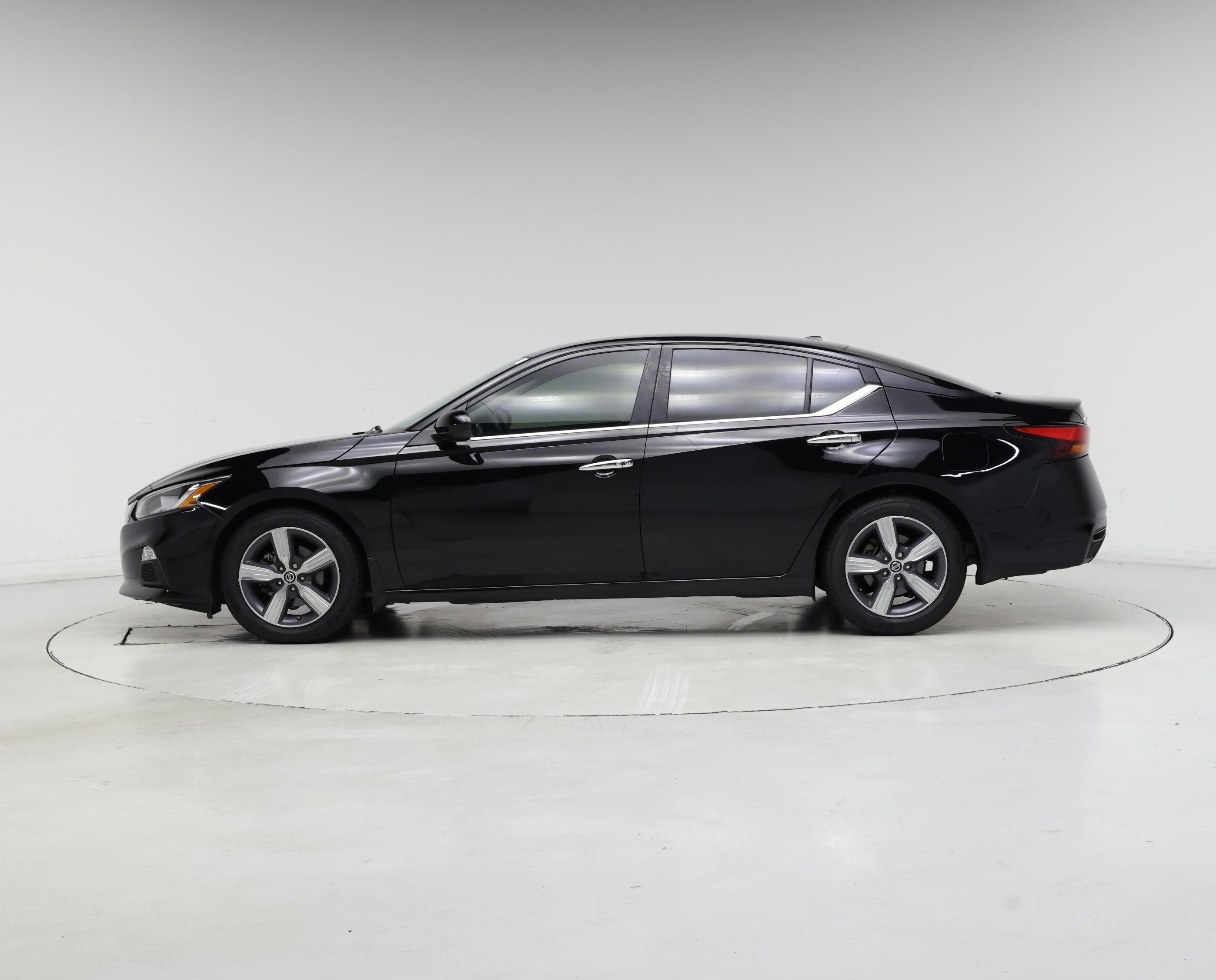 Thumbnail: 2020 Nissan Altima - 3