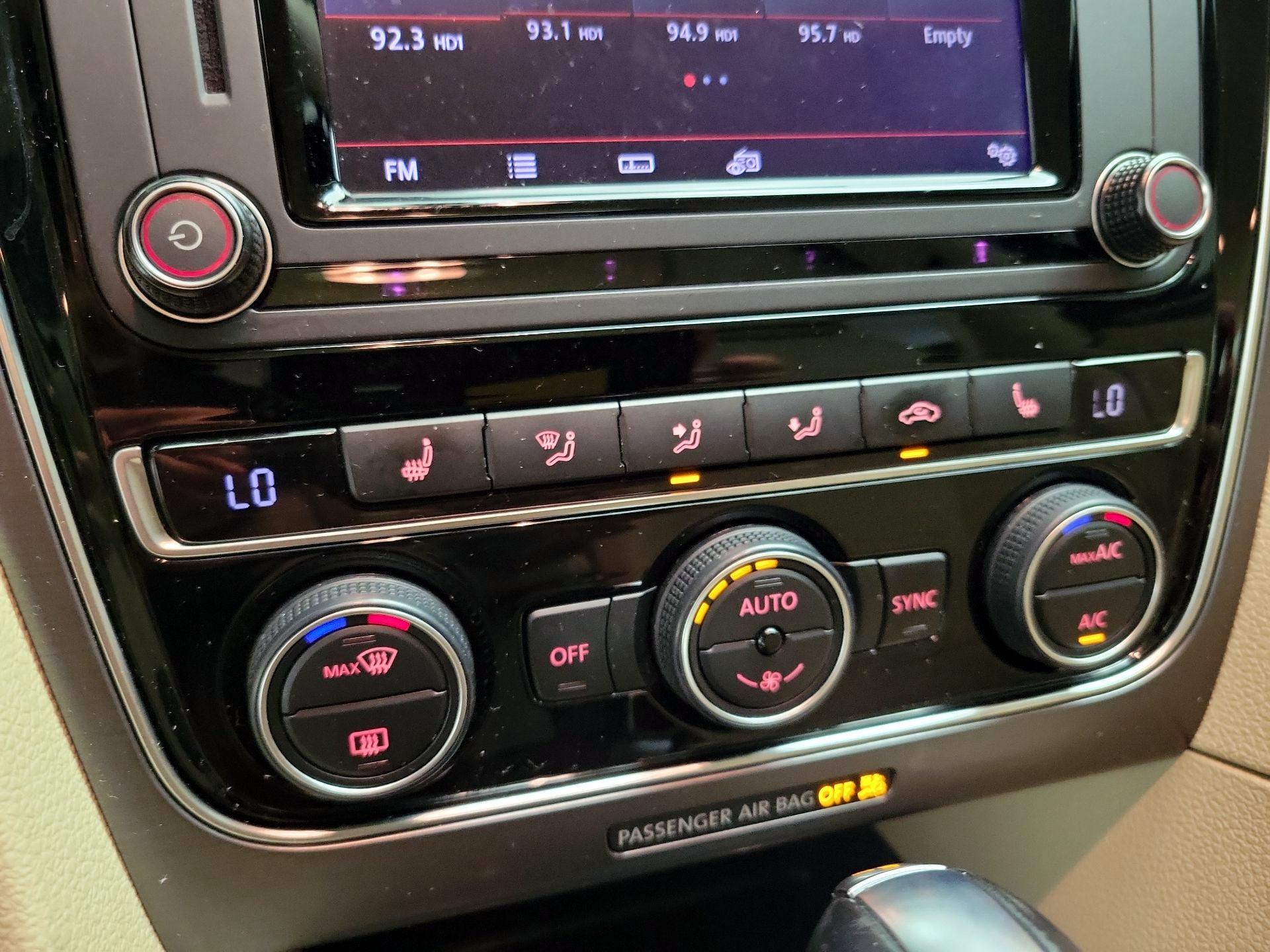 Thumbnail: 2018 Volkswagen Passat - 16