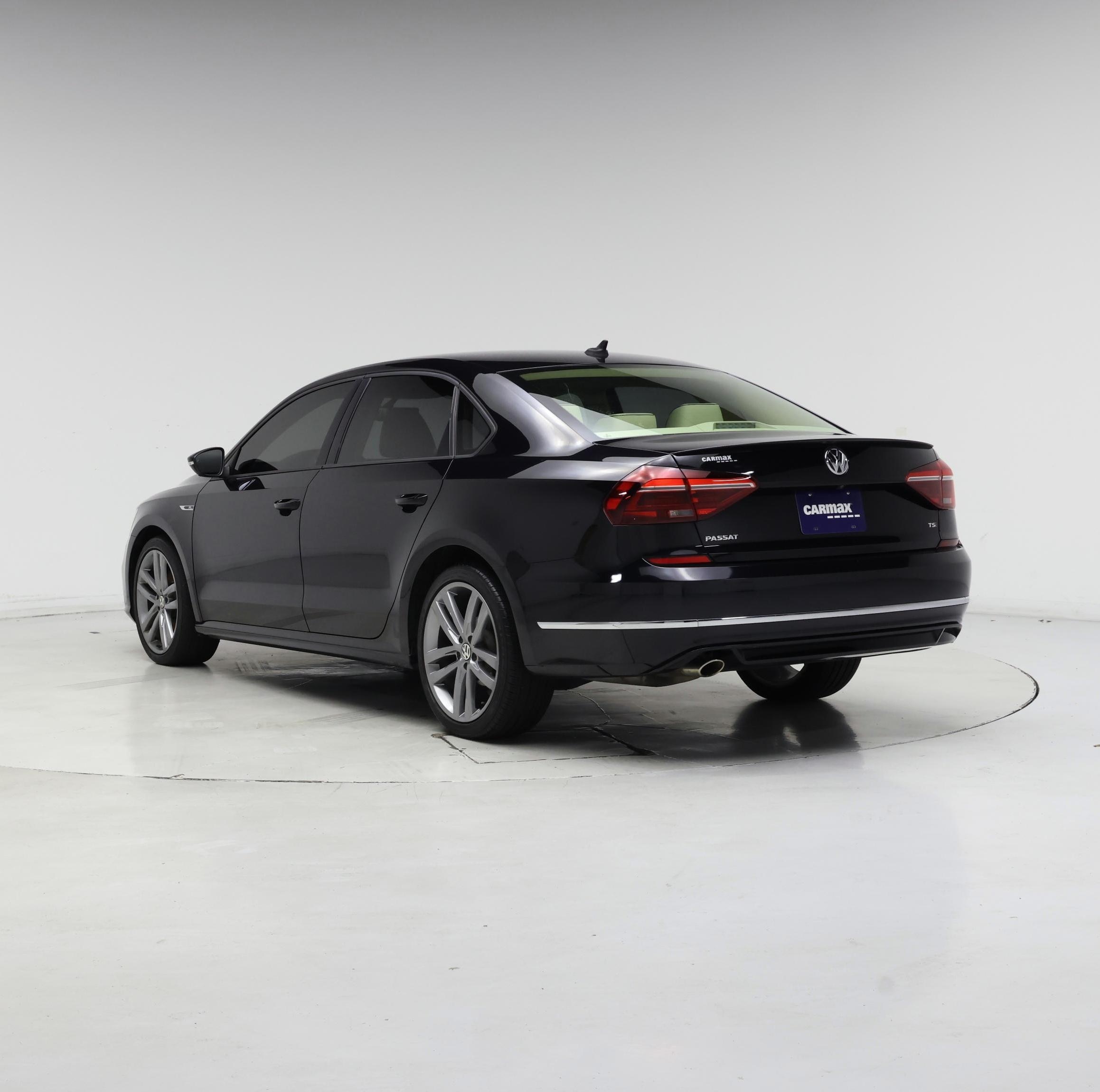 Thumbnail: 2018 Volkswagen Passat - 2